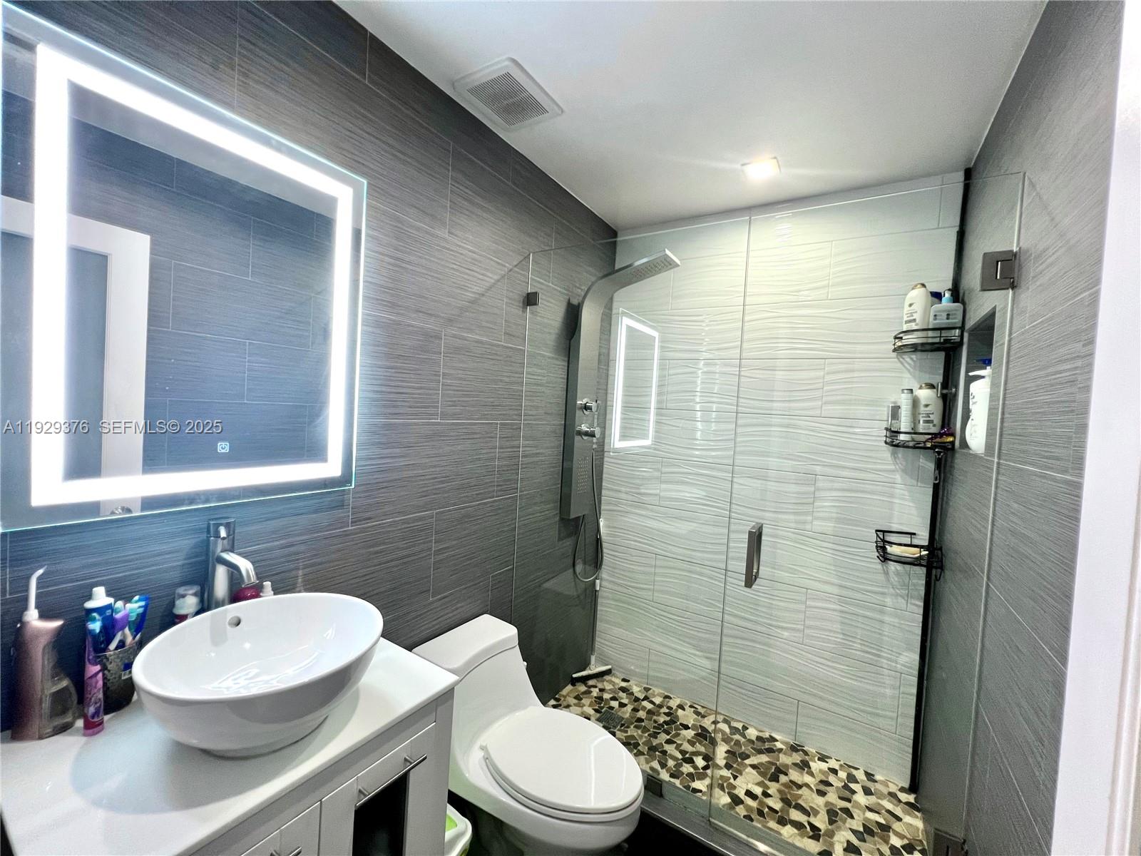 VALENCIA ESTS TOWNHOUSE C - Residential Lease