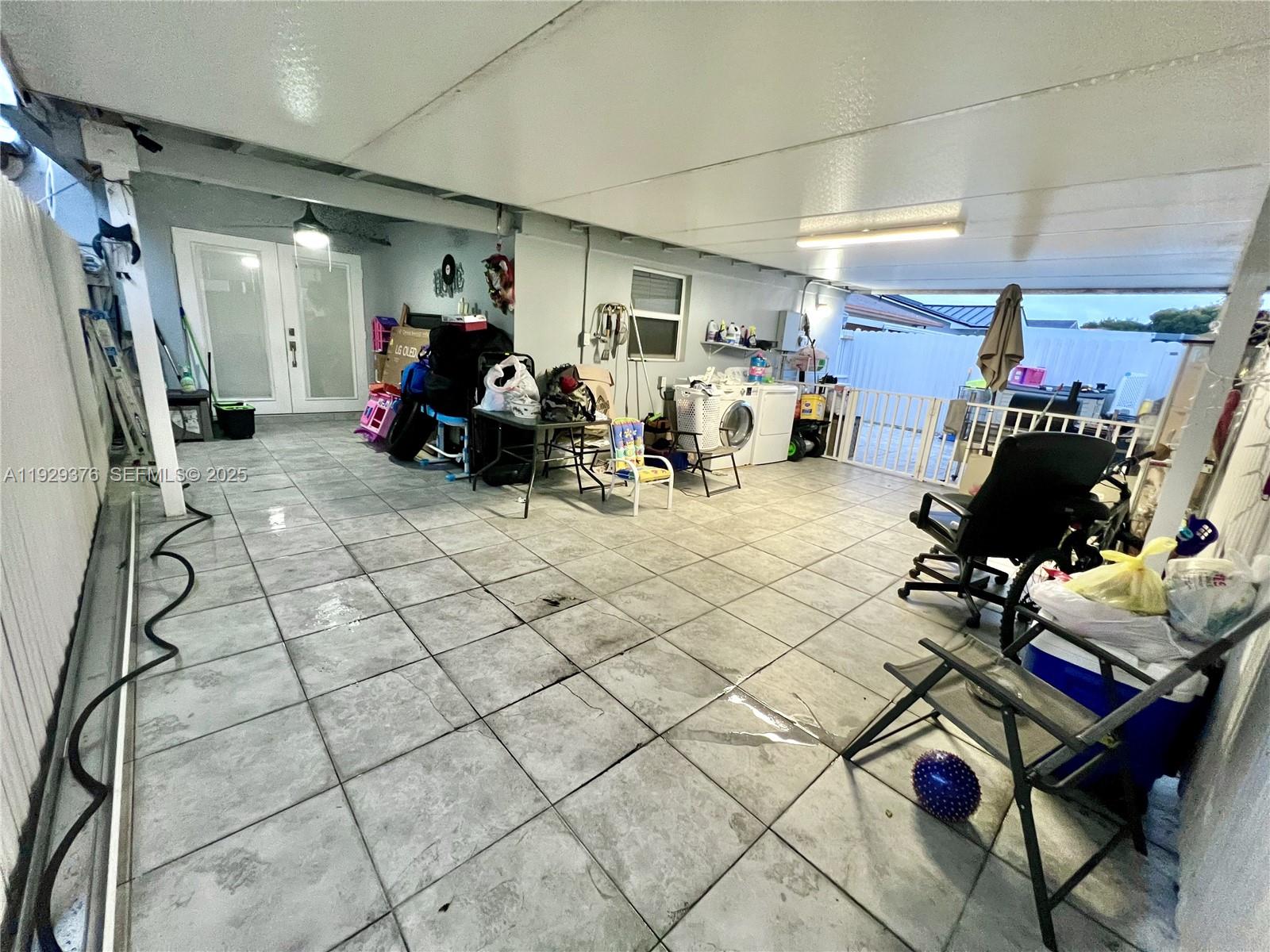 VALENCIA ESTS TOWNHOUSE C - Residential Lease