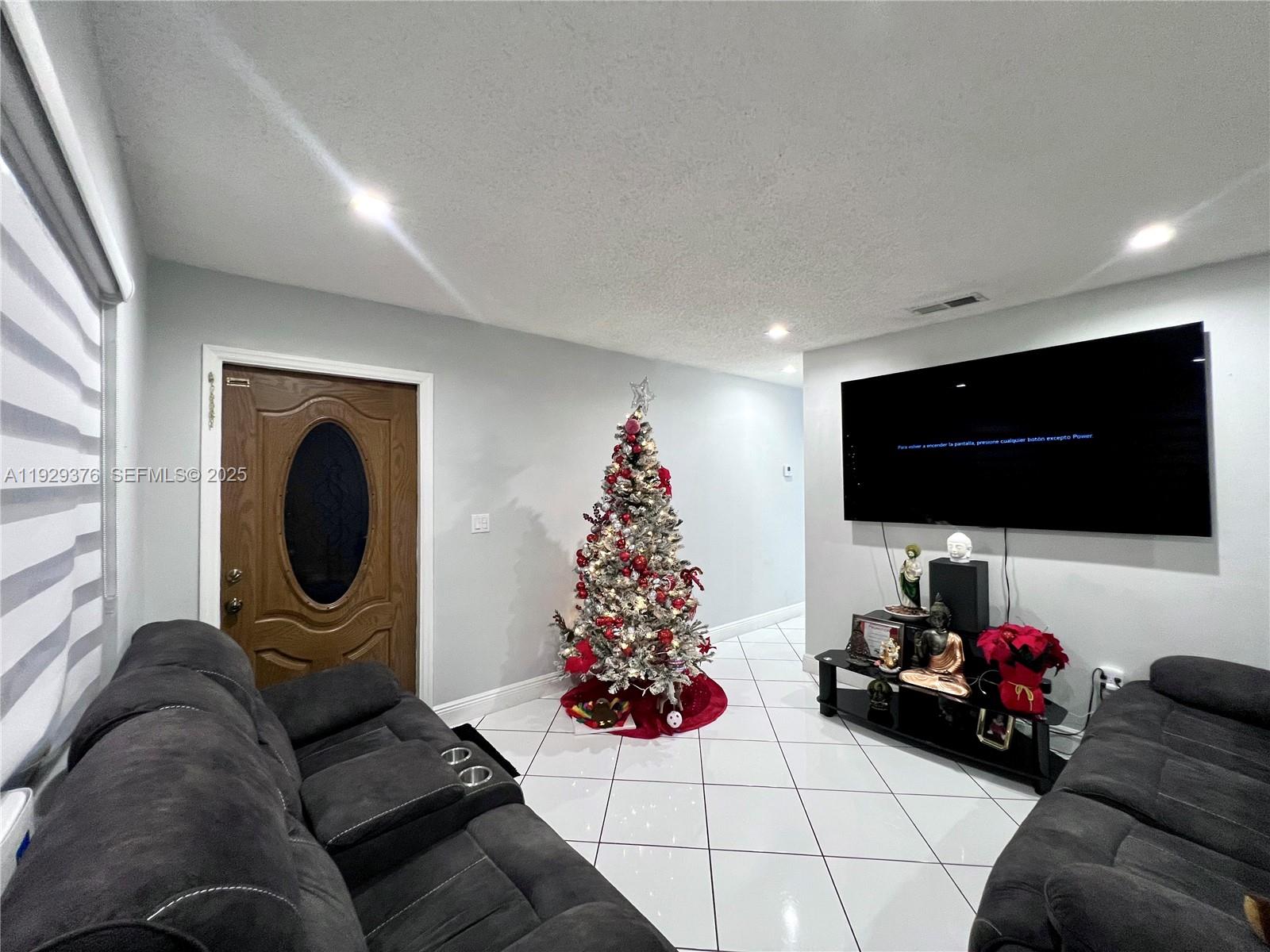 VALENCIA ESTS TOWNHOUSE C - Residential Lease