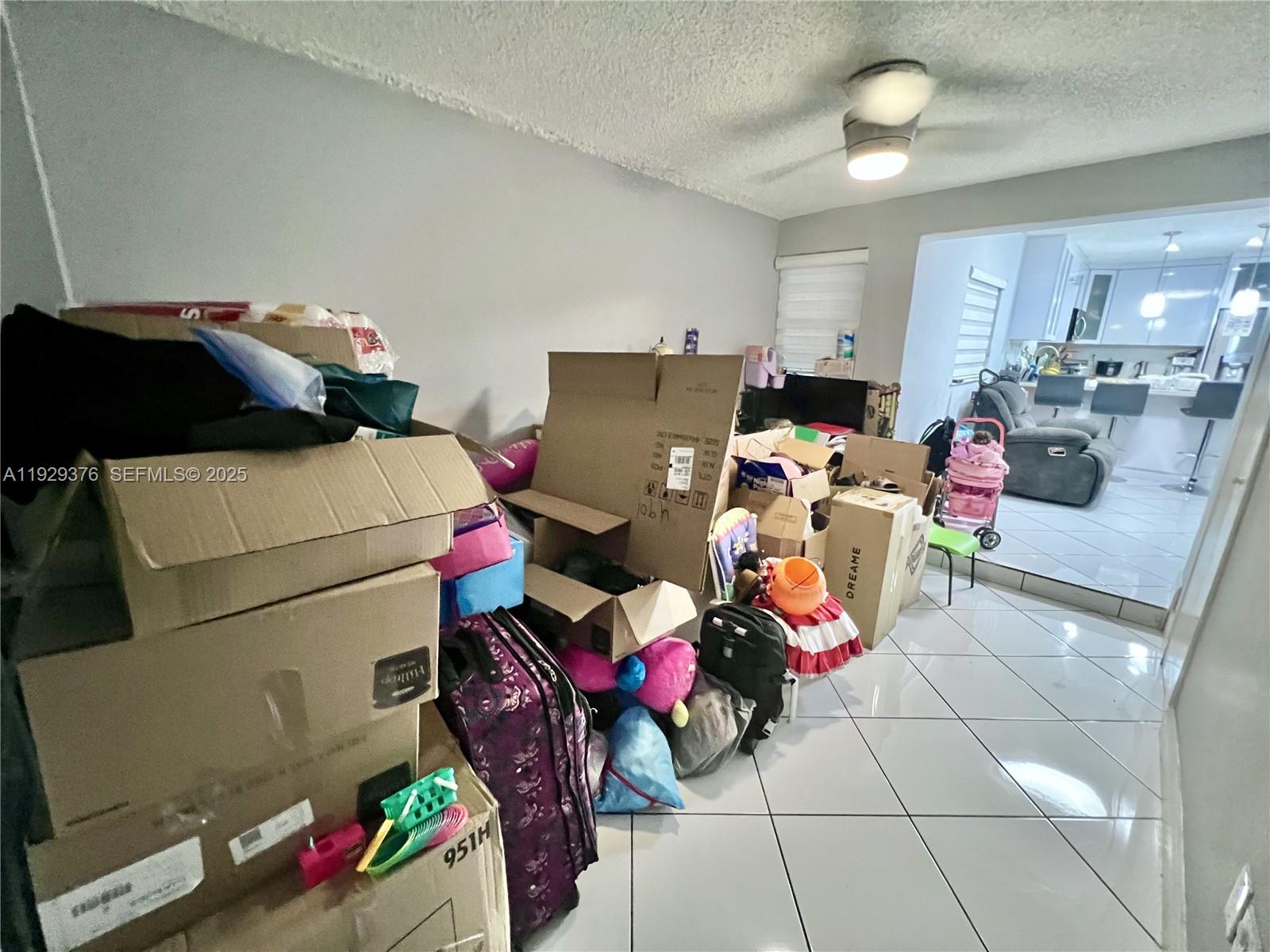 VALENCIA ESTS TOWNHOUSE C - Residential Lease