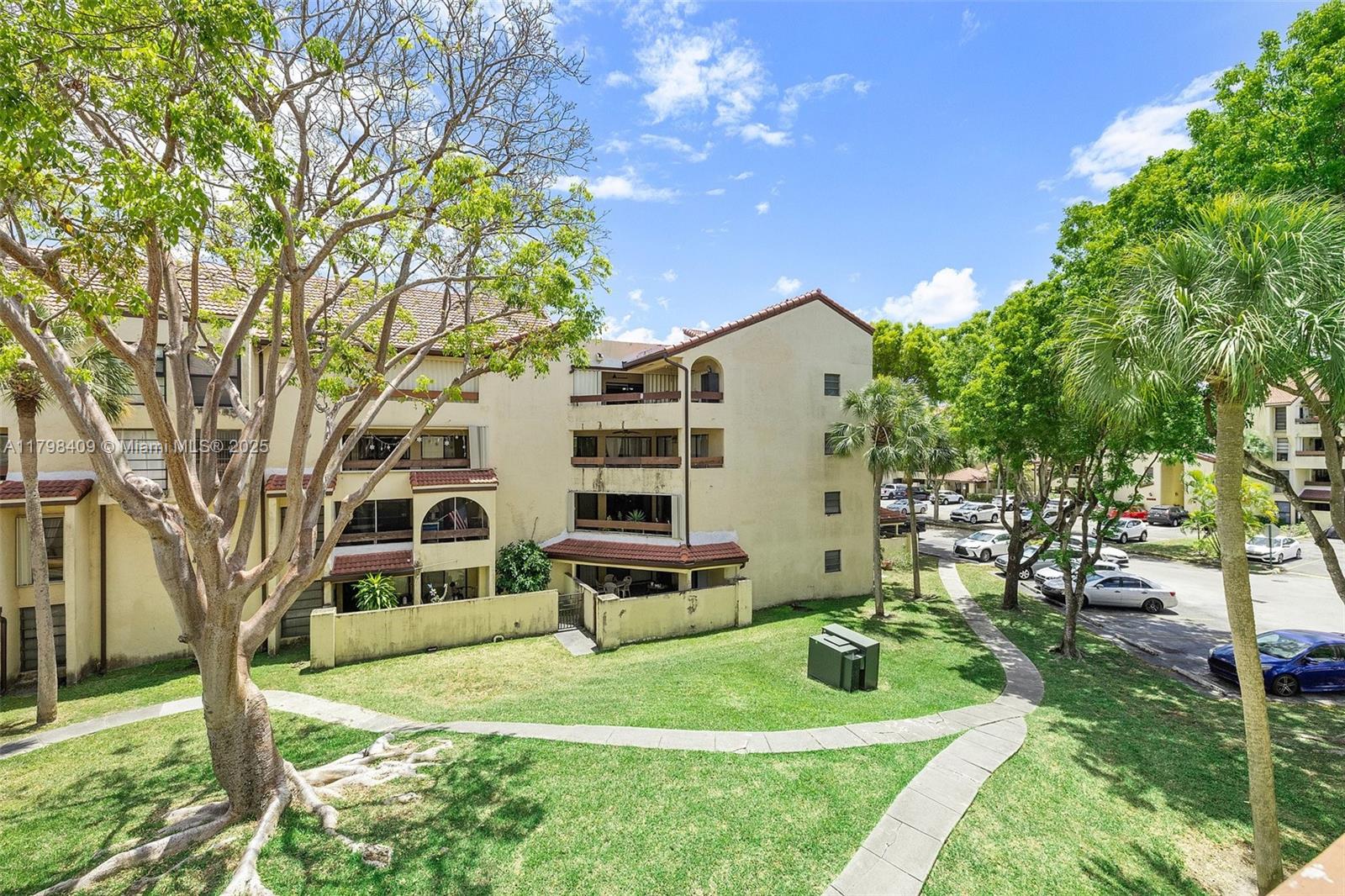 KENLAND BEND NORTH CONDO - Residential