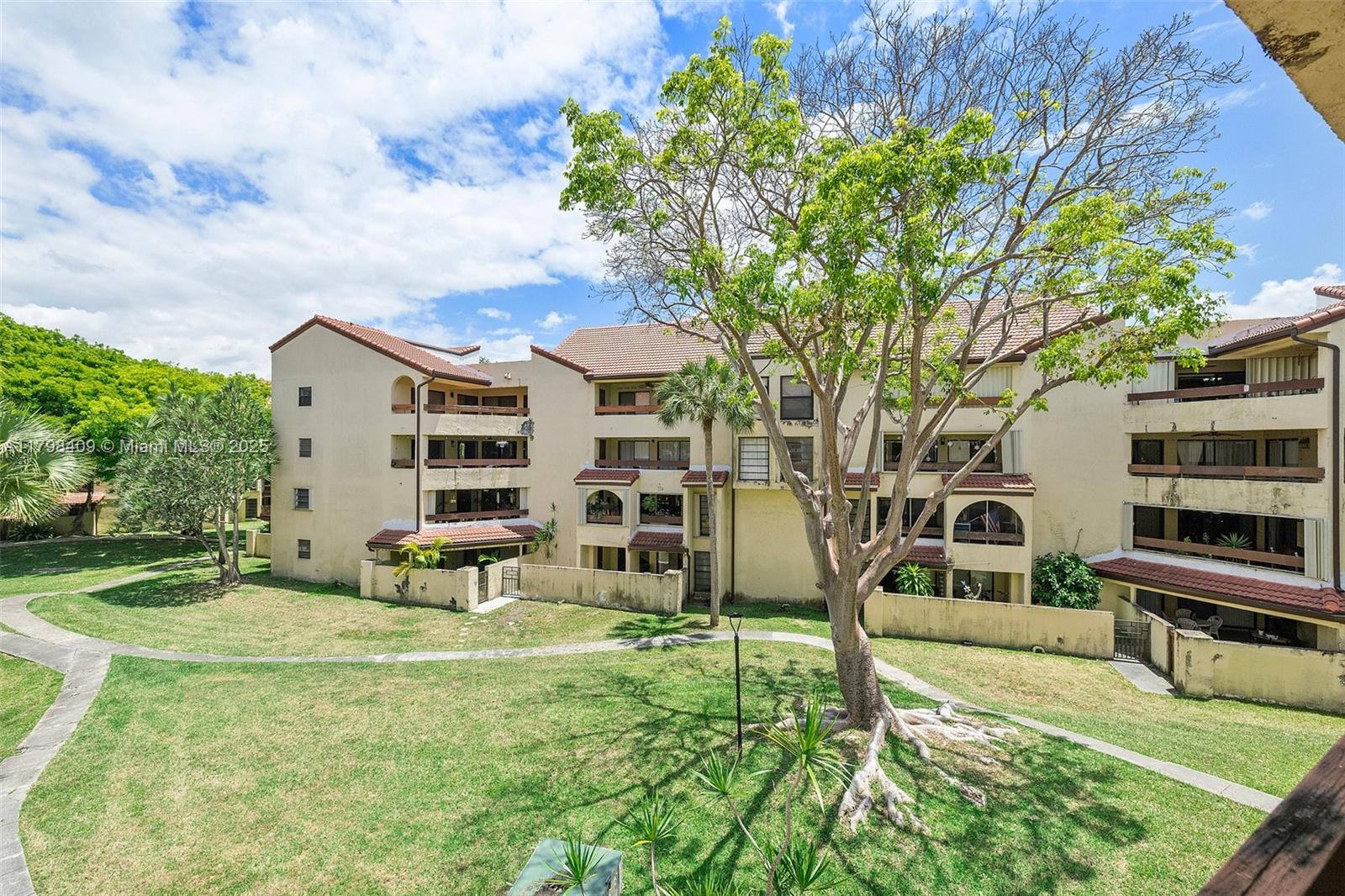 KENLAND BEND NORTH CONDO - Residential