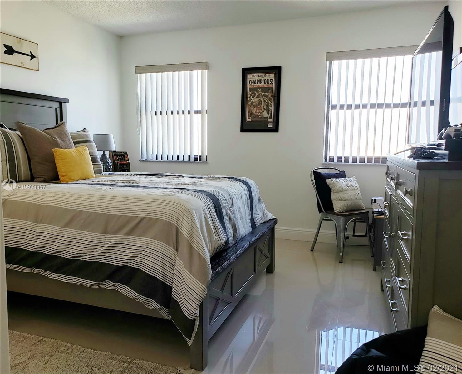 SUMMIT CONDO - Residential