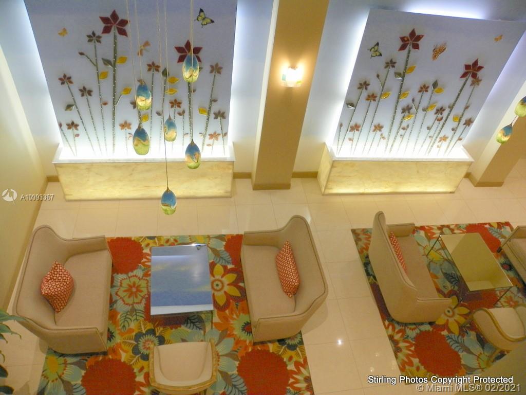 SUMMIT CONDO - Residential