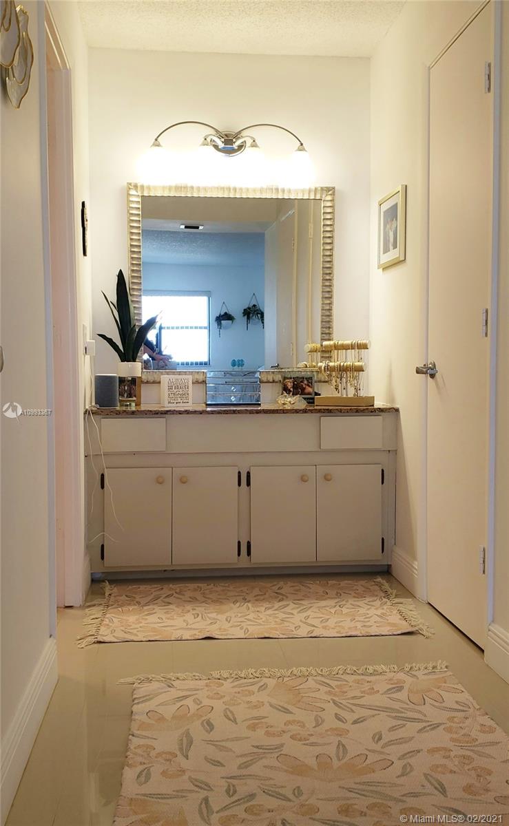 SUMMIT CONDO - Residential