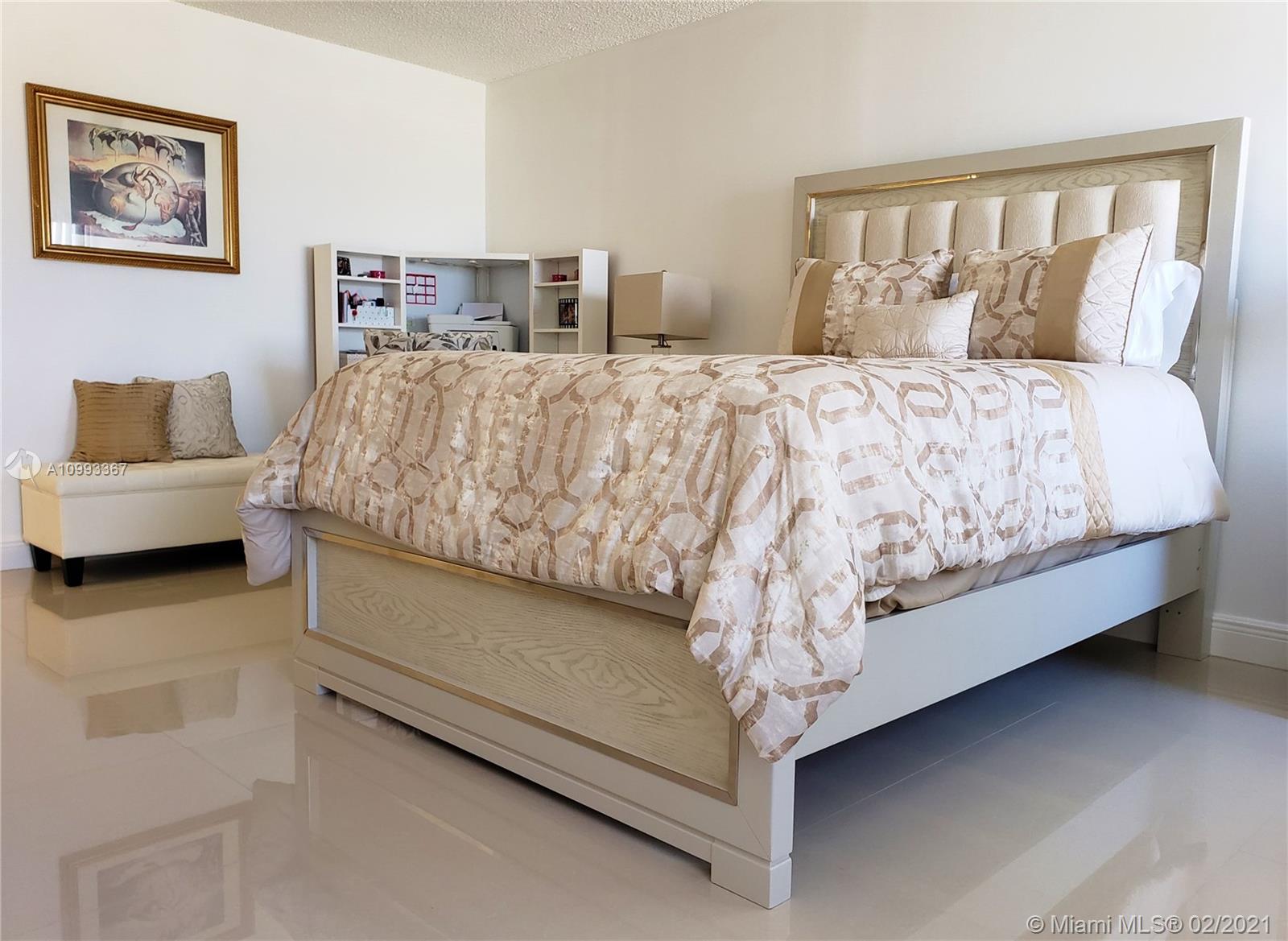 SUMMIT CONDO - Residential