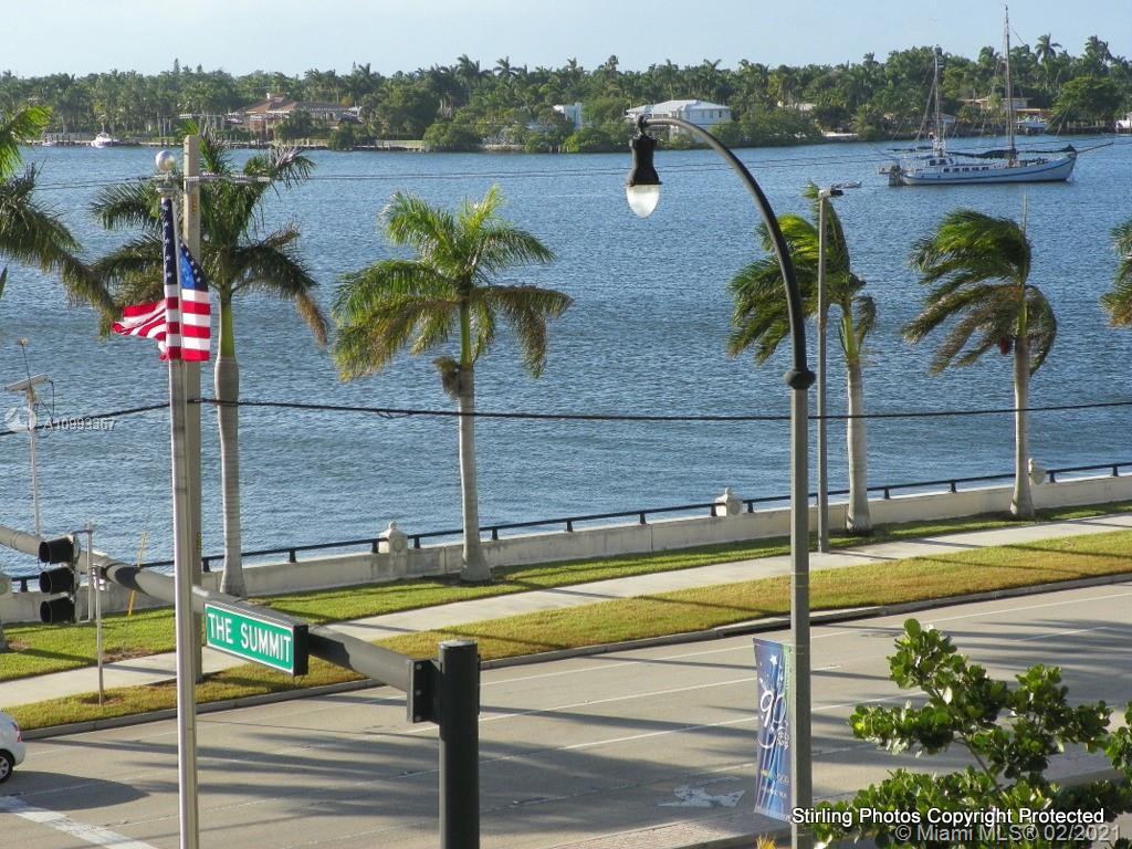 SUMMIT CONDO - Residential