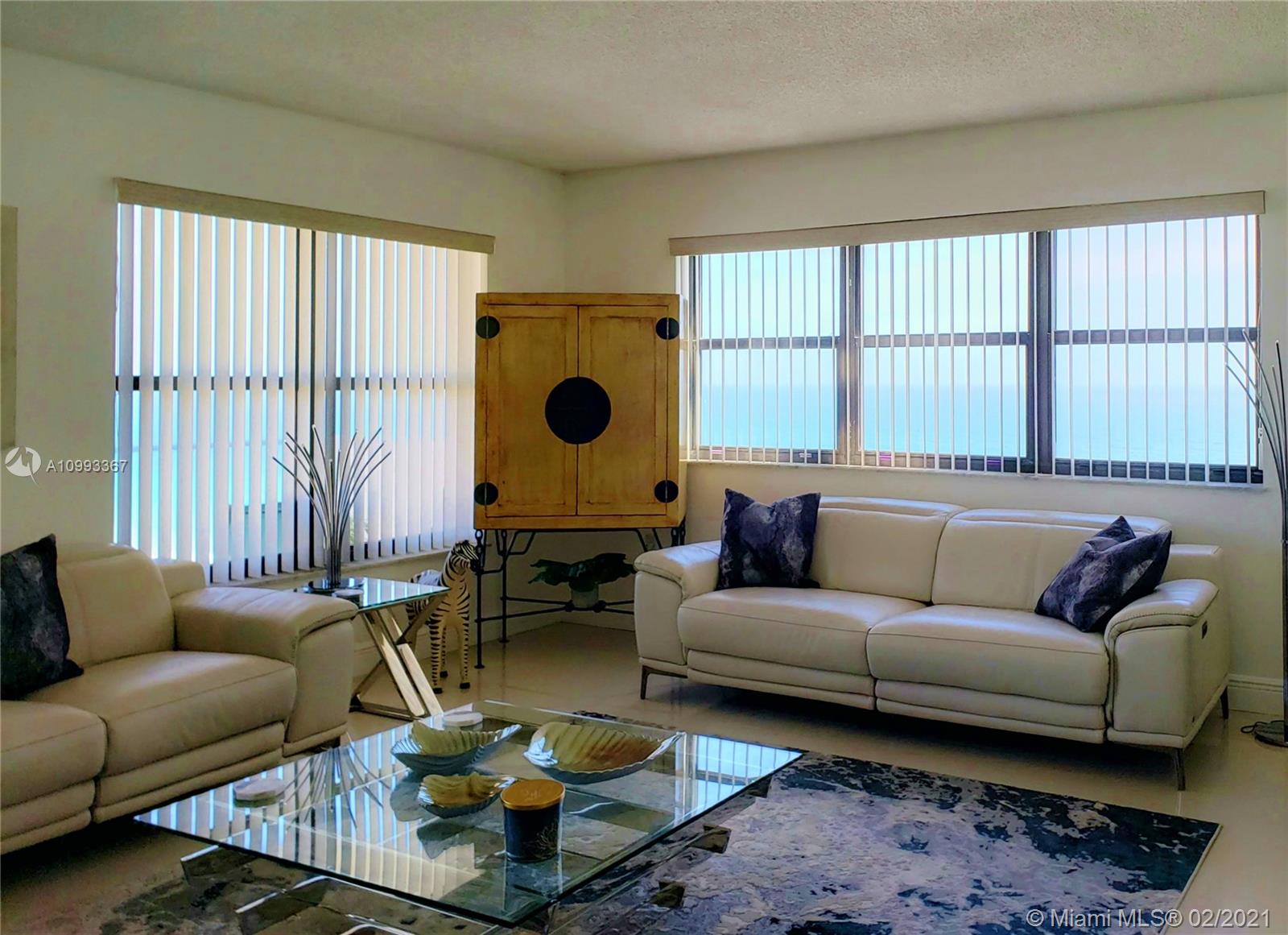 SUMMIT CONDO - Residential