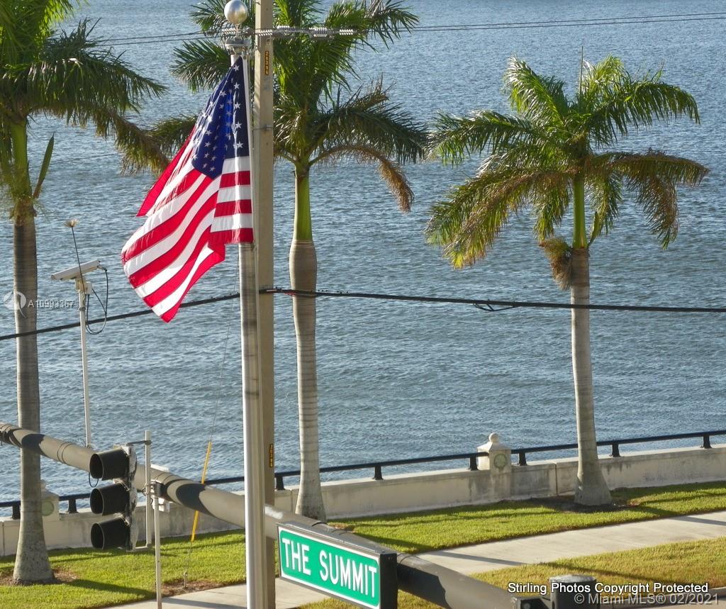 SUMMIT CONDO - Residential