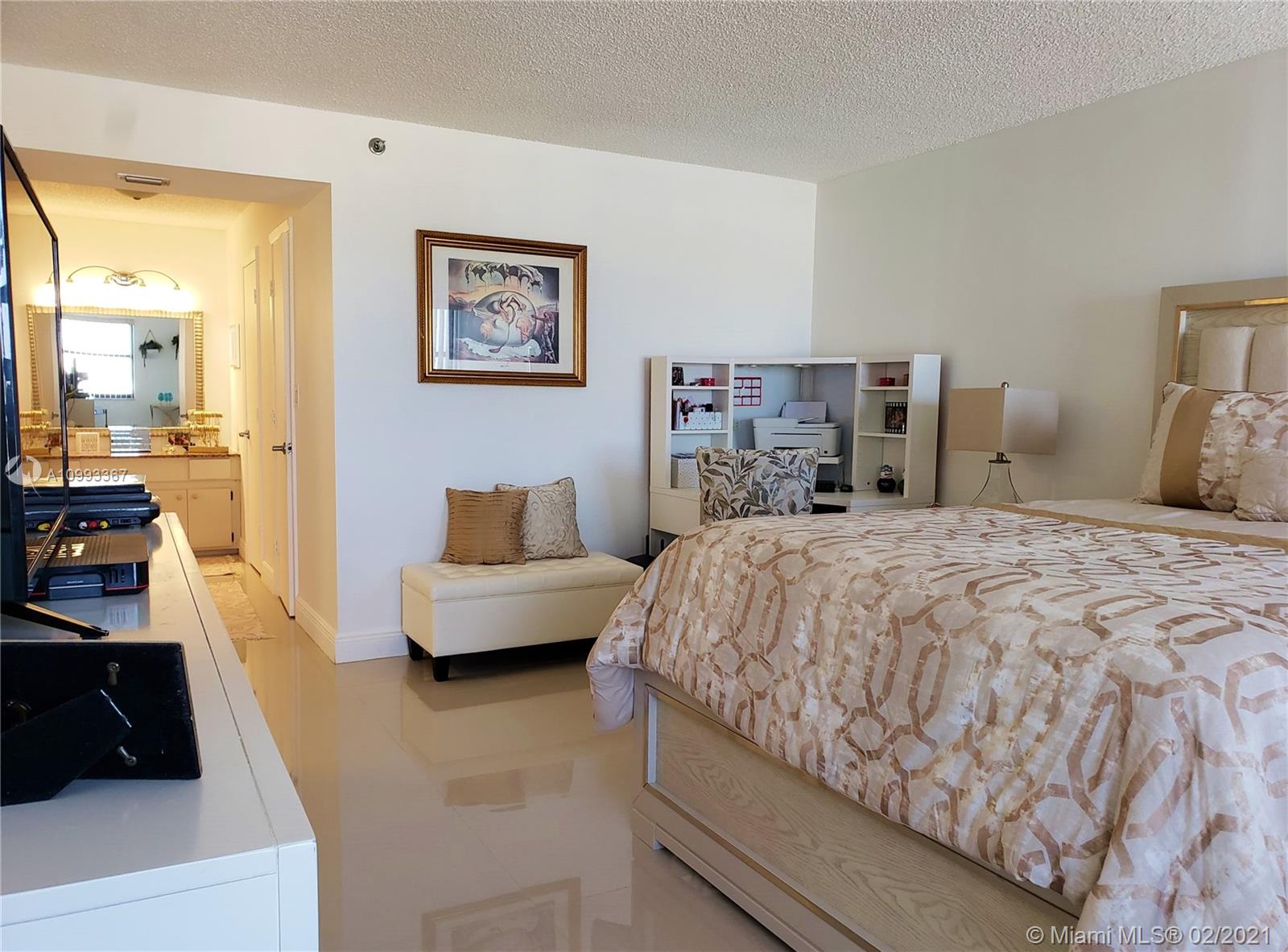 SUMMIT CONDO - Residential