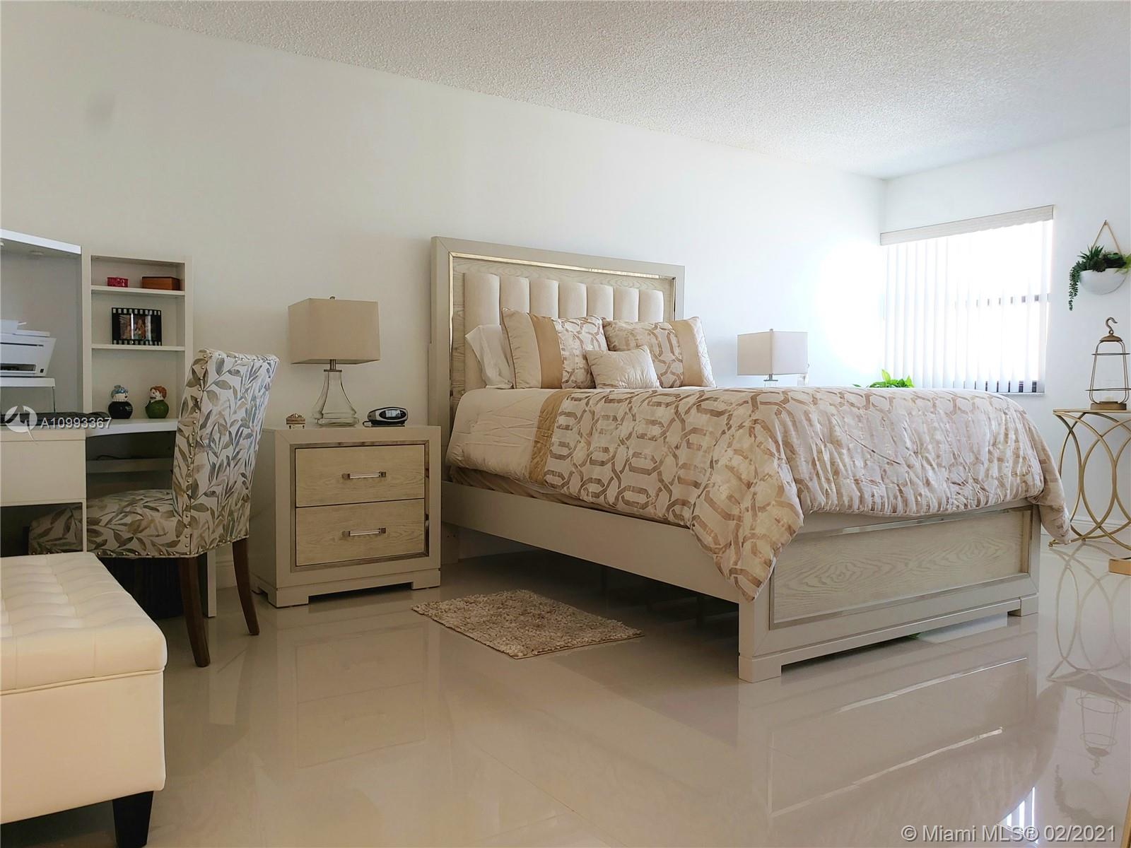 SUMMIT CONDO - Residential