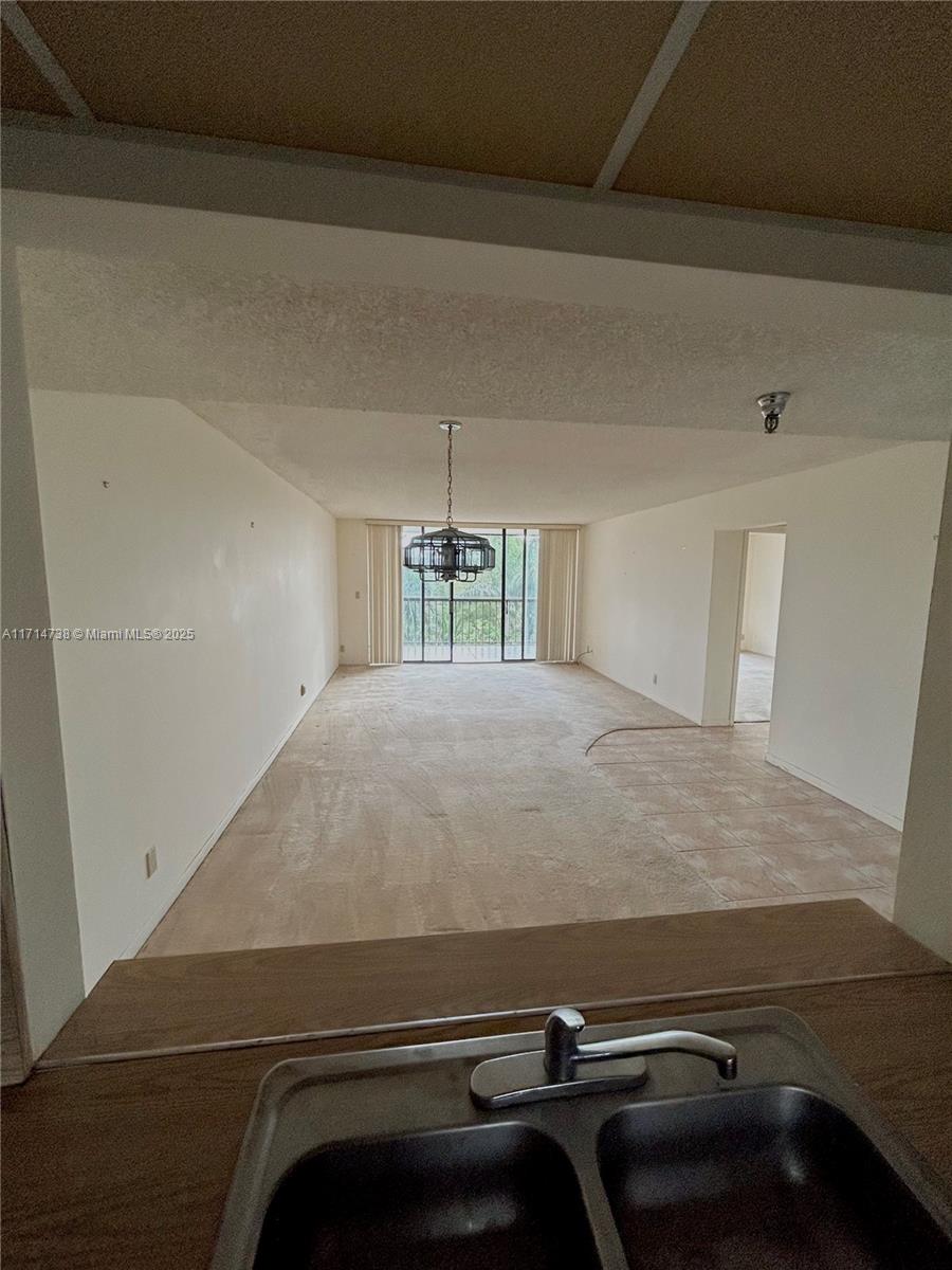 1,207 SQ FT 2 bed, 2 bath REO opportunity. Garden and Golf Course Views with plenty of sun light. Top floor unit with large living room. Enough space for dining and living furniture. Located in a well maintained HOA with access to club house including pool, jacuzzi, game room, etc. Extra parking available. The property can be shown on your own time via showingtime and a lockbox on premises. Priced to sell!
REO opportunity