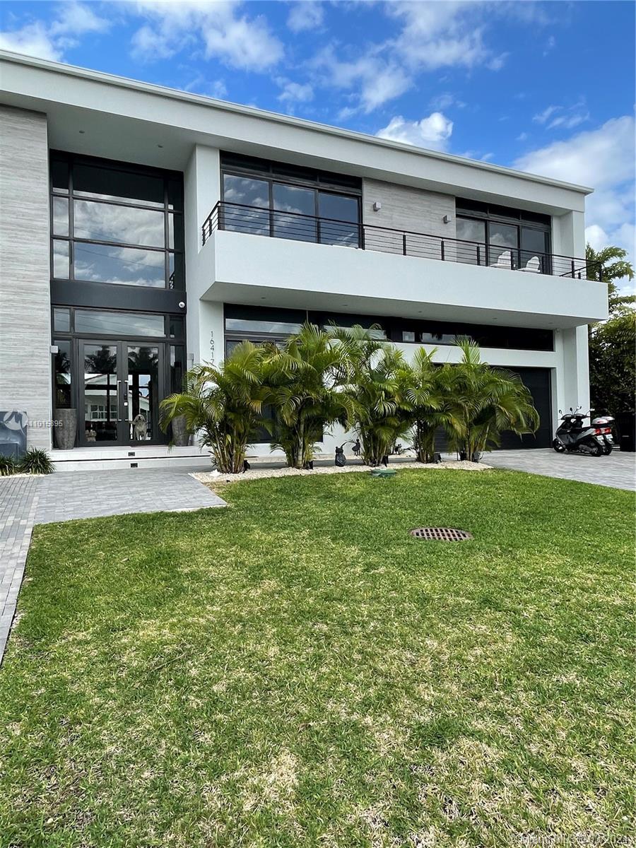 FAMILY RELOCATING, BUILT IN 2017, ONLY LIVED IN ONE YEAR. THIS IS A MODERN TWO STORY SMART HOME WITH AN ELEVATOR, SIX BEDROOMS, SEVEN AND ONE HALF BATHS, MIA CUCINA KITCHEN WITH QUARTZ COUNTER TOPS, WOLF GAS RANGE TOP AND ELECTRIC OVENS INCLUDING MICROWAVE, A BUILT IN SUB ZERO BEVERAGE/WINE COOLER AND REFRIGERATOR, ELECTRIC ROLL DOWN SHADES, VIDEO PROJECTOR WITH LARGE SCREEN, HEATED POOL WITH FULL CABANA BATH, GENERATOR, CUSTOM CLOSETS, SPACIOUS MASTER SUITE WITH BALCONY, LOTS OF NATURAL LIGHT, 80 FEET OF WATERFRONT WITH A NEW CONCRETE DOCK AND A TWO CAR GARAGE.
MINUTES TO INTRACOASTAL WATERWAY AND OCEAN ACCESS.