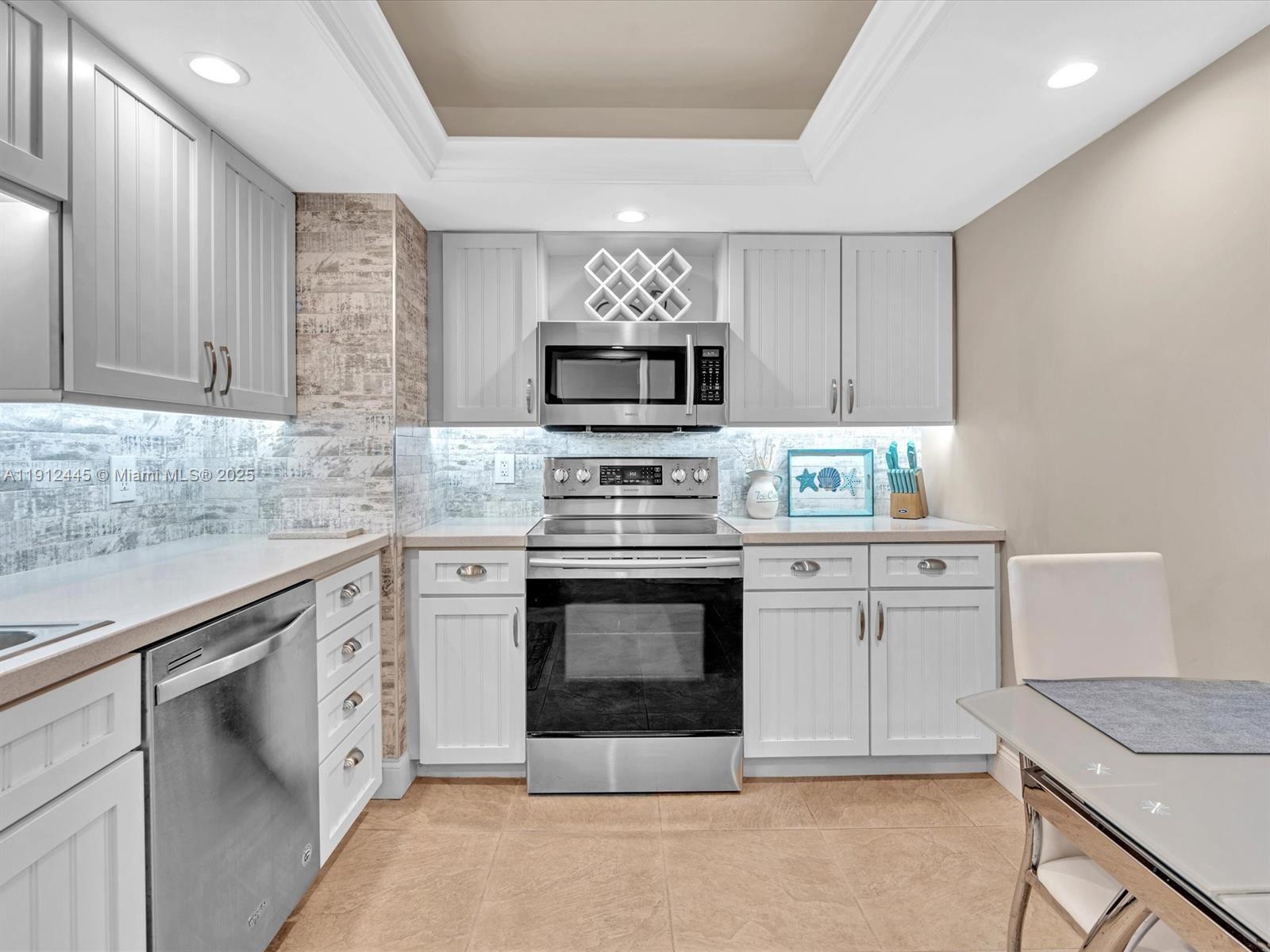 1150 Hillsboro Mile 408