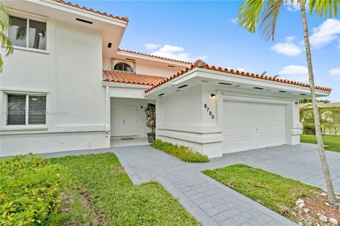 Single Family Residence in Cutler Bay FL 8700 193rd Ter.jpg