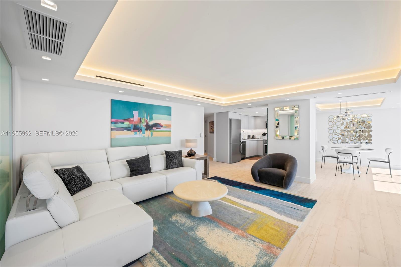 2401 Collins Ave 1402