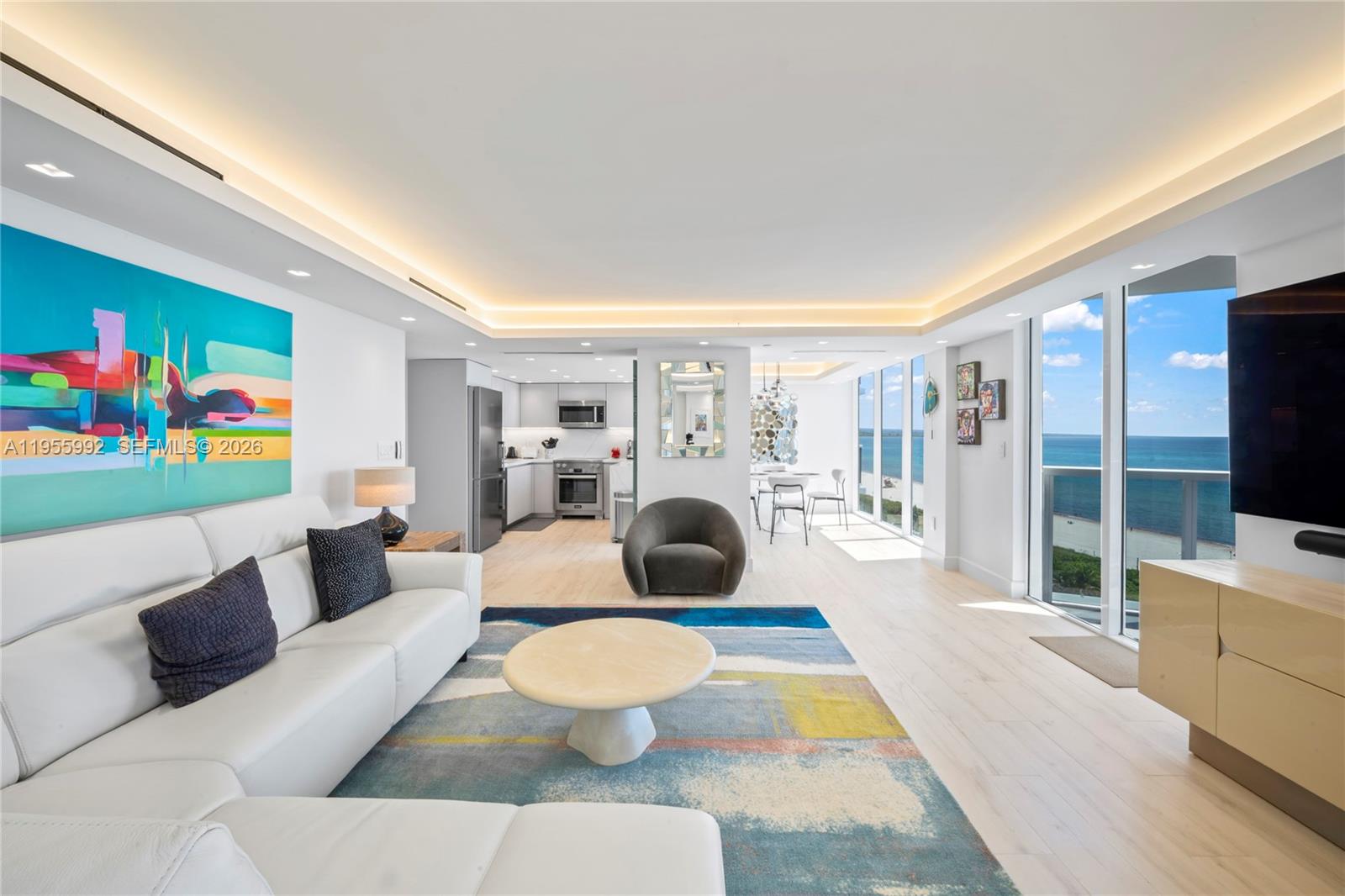 2401 Collins Ave 1402