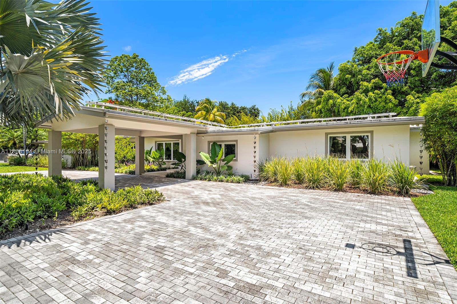 TRAVERSE MANOR - Residential