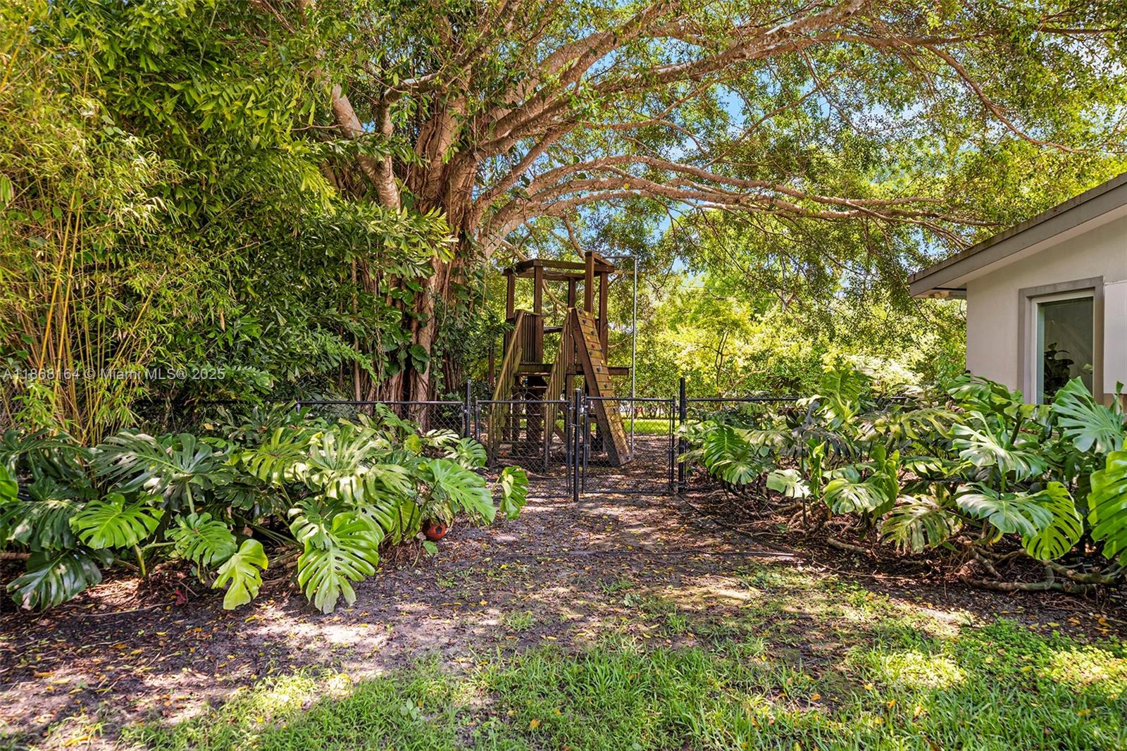 TRAVERSE MANOR - Residential