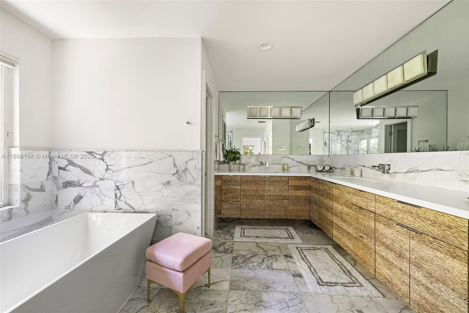 TRAVERSE MANOR - Residential