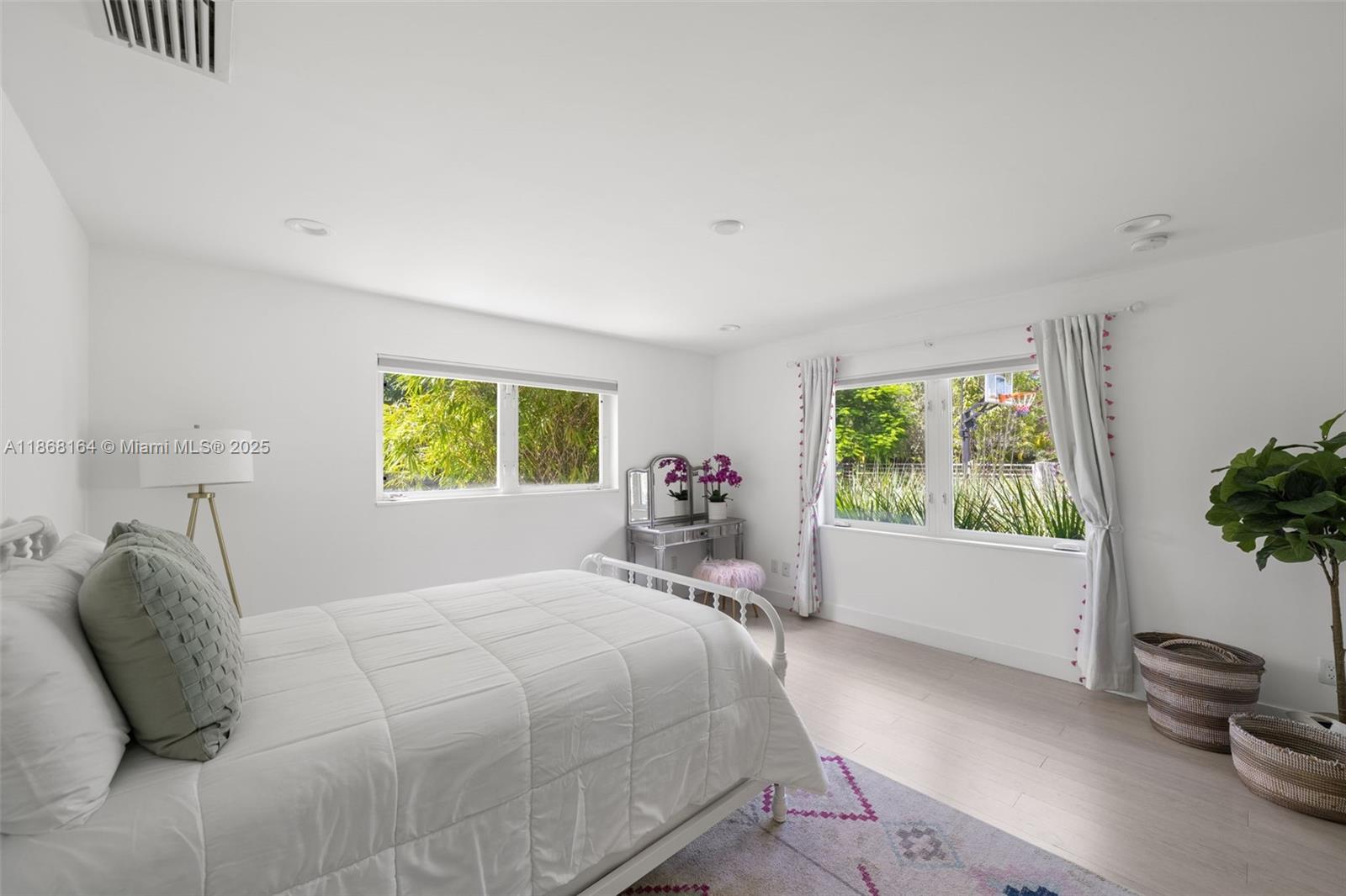 TRAVERSE MANOR - Residential