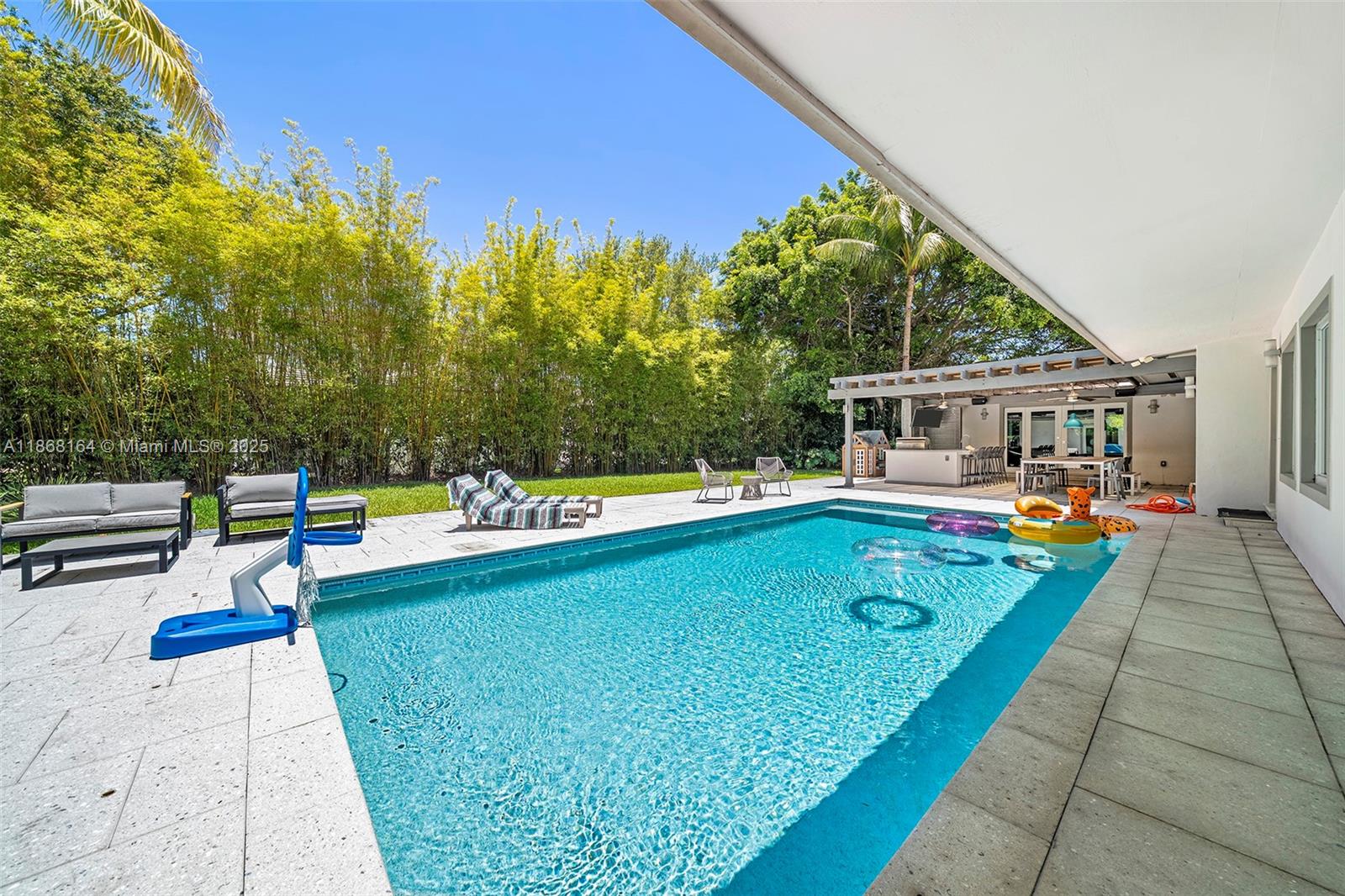 TRAVERSE MANOR - Residential