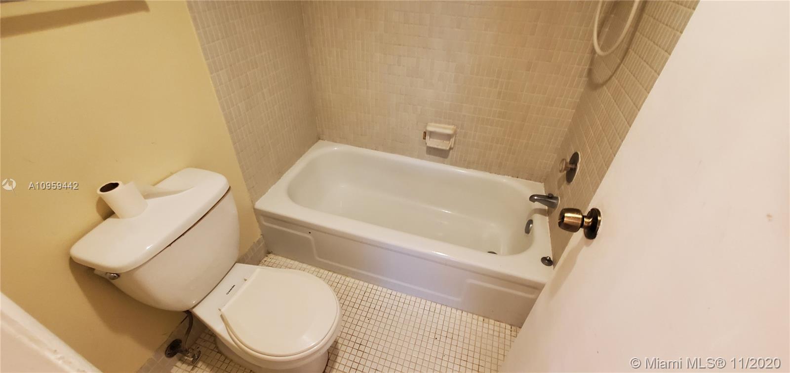 INVERRARY C C PH II - Residential Lease