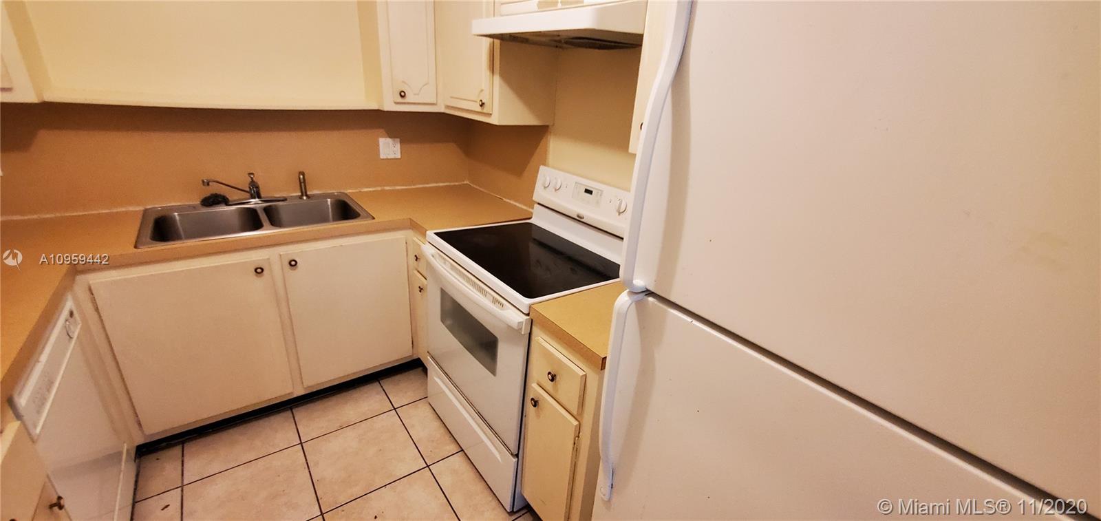 INVERRARY C C PH II - Residential Lease