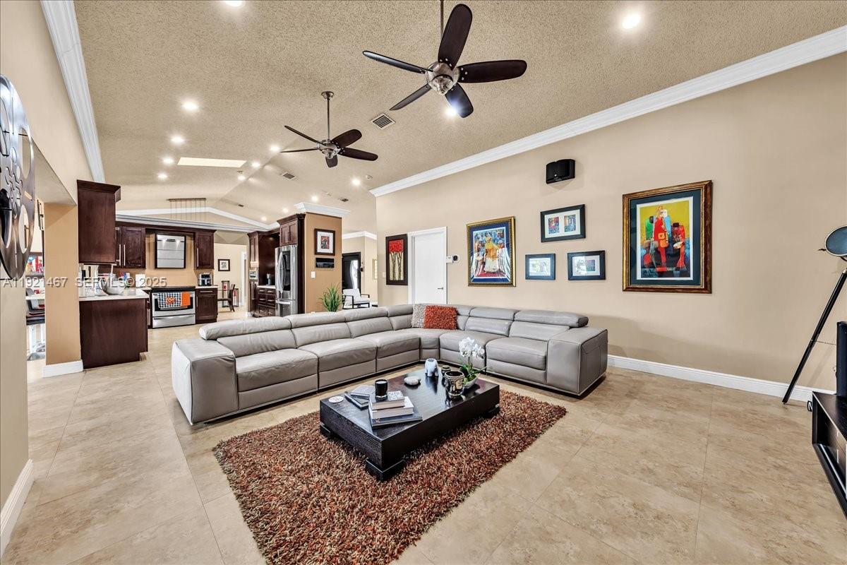 MIRAMAR WEST - Residential