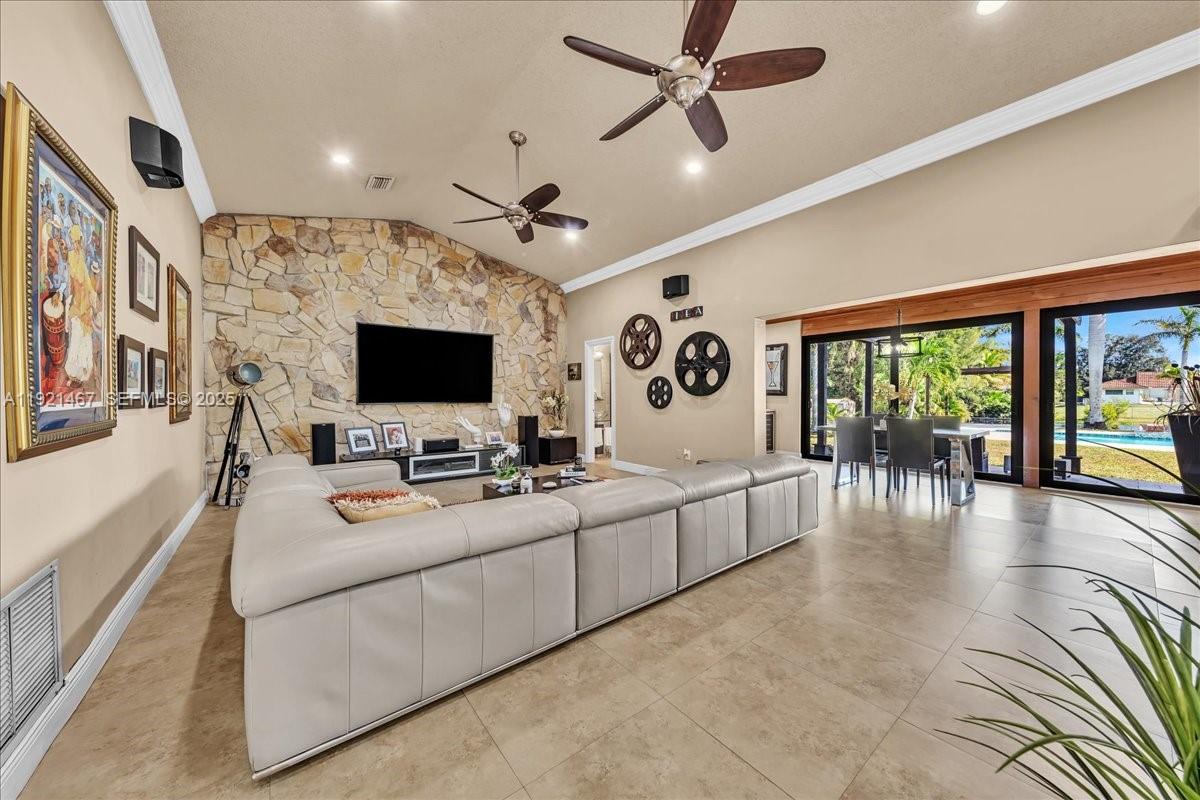 MIRAMAR WEST - Residential