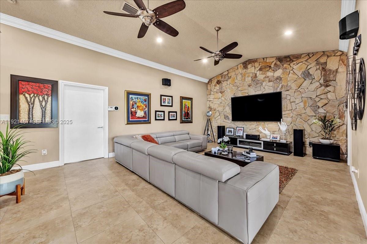 MIRAMAR WEST - Residential