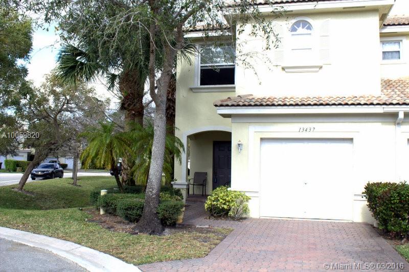 Beautiful, tranquil, private corner unit Townhome. Lush vegetation surrounds the property for privacy. 2bed/2.5baths. Big loft w/closet could be used as
Family Room or Office. Open floor plan. Wood kitchen cabinets, corian countertops. Neutral tile throughout the 1st floor. Attached garage. Pavered driveway for one
more car. Community pool just steps away. Top rated schools. Shopping center close by. A MUST SEE!