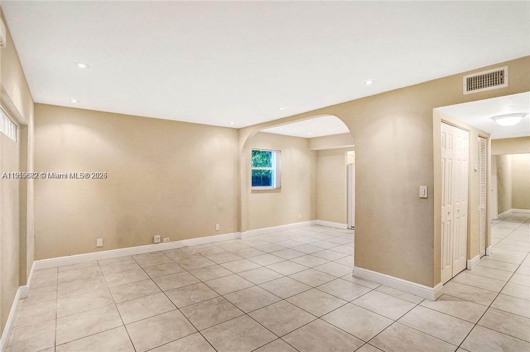 NORTH LAUDERDALE VILLAGE - Residential