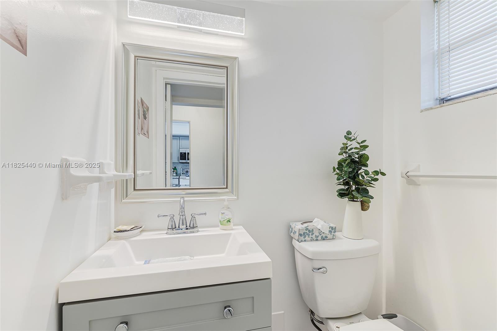 1333 E Hallandale Beach Blvd 311, Hallandale Beach, FL, 33009/$220,000 4 1333 E Hallandale Beach Blvd 311