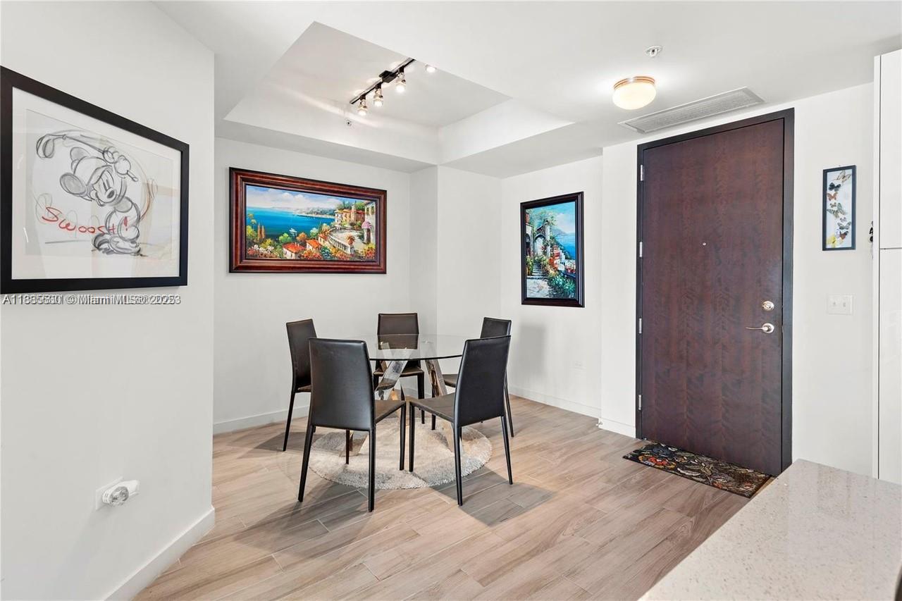 999 SW 1st Ave 1811