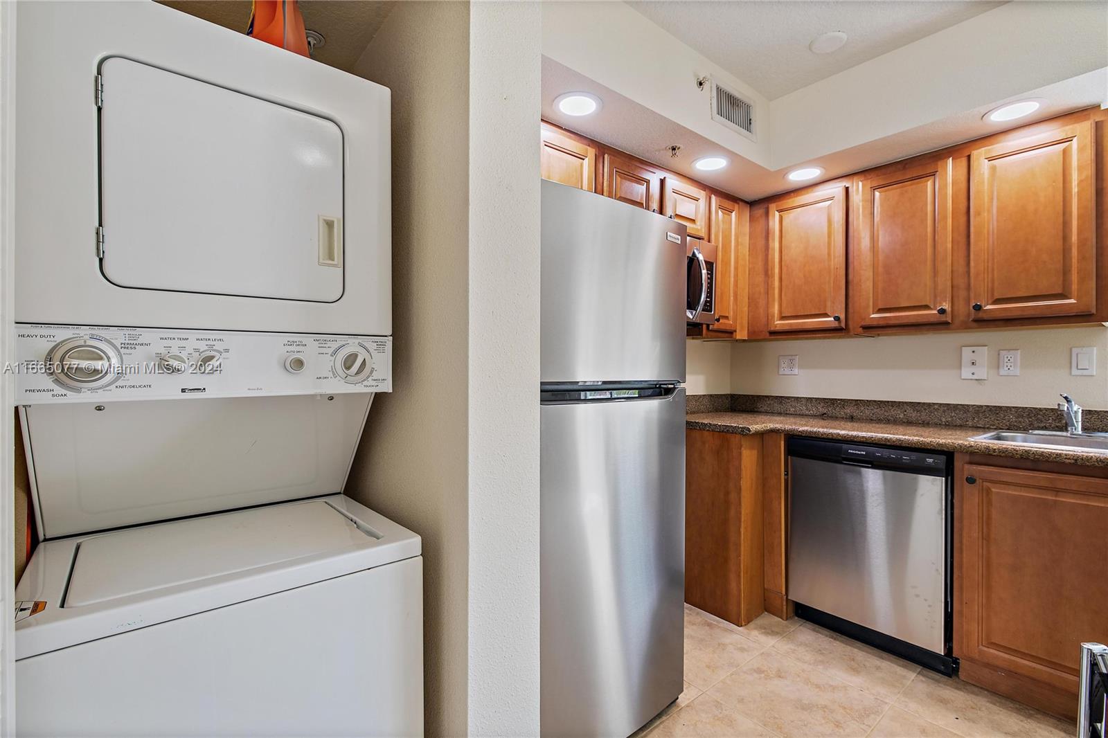 LAS BRISAS OF MIAMI BEACH - Residential Lease