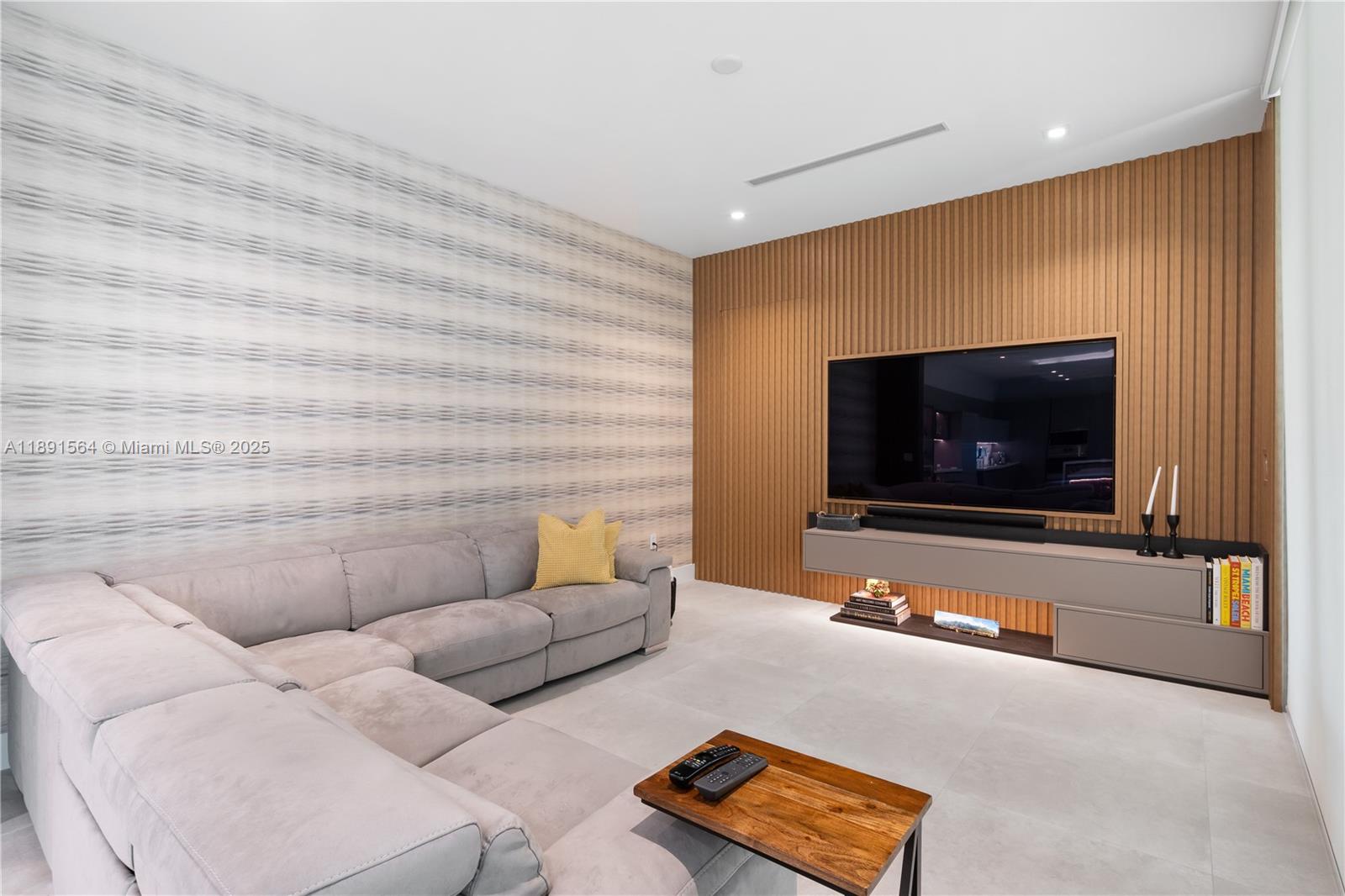 GRAND FLORIDIAN ESTATES - Residential