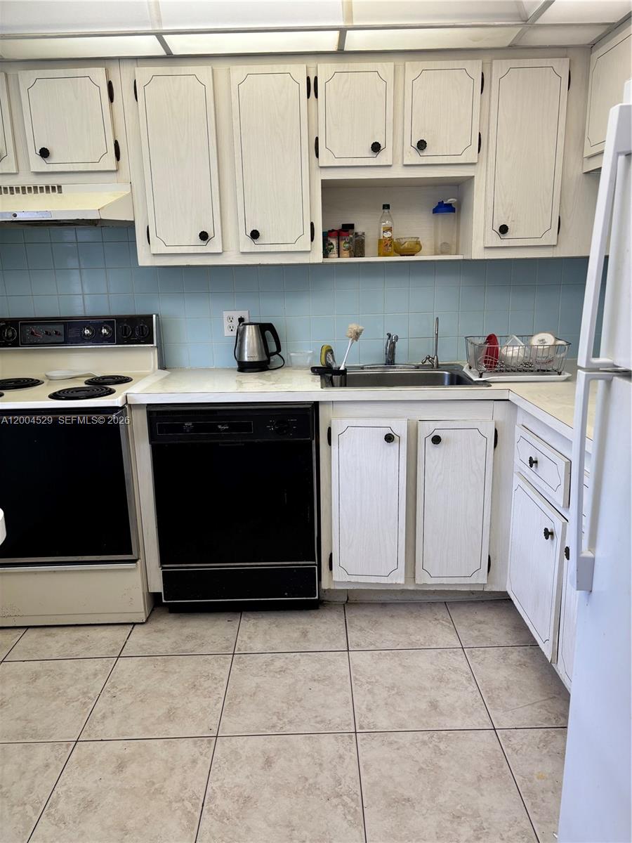 1045 Country Club Dr 307