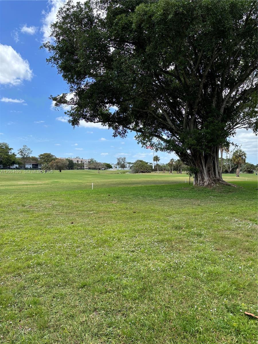 1045 Country Club Dr 307