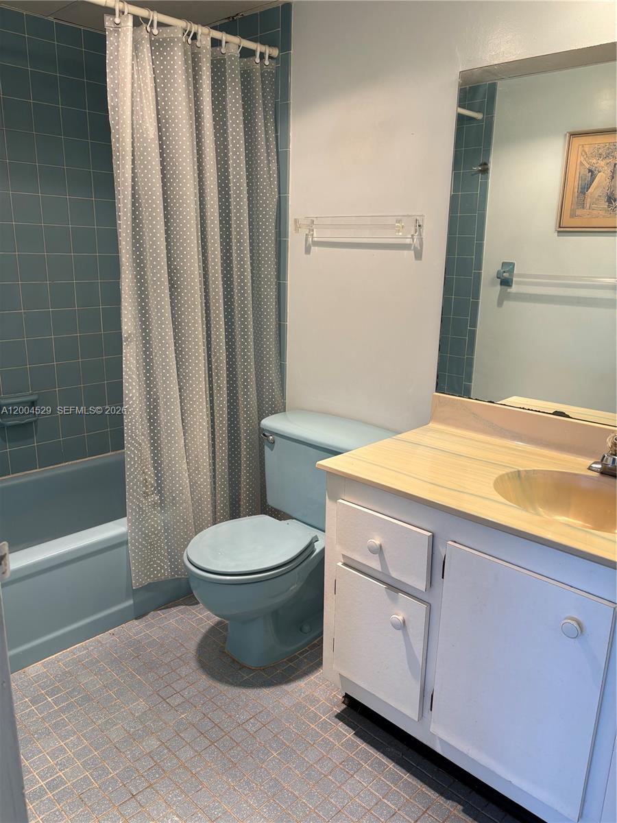 ORIOLE GOLF & TENNIS CLUB - Residential