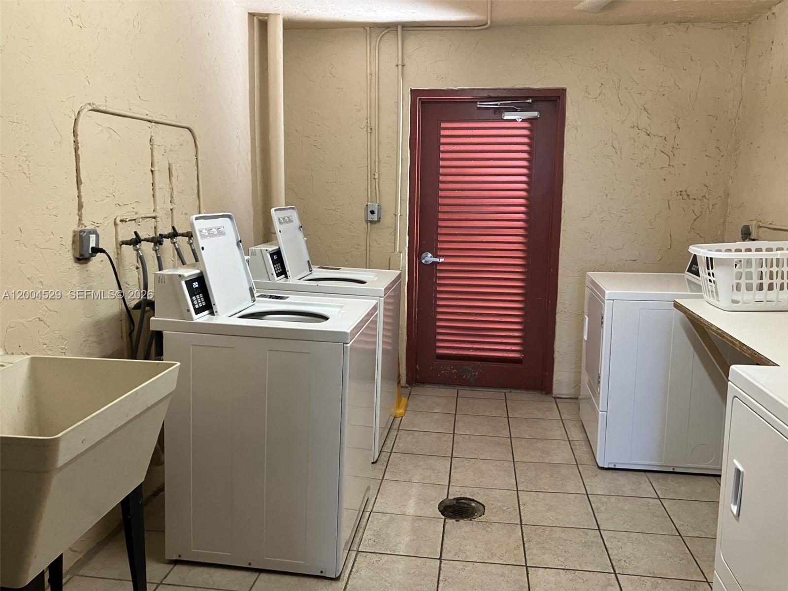 ORIOLE GOLF & TENNIS CLUB - Residential