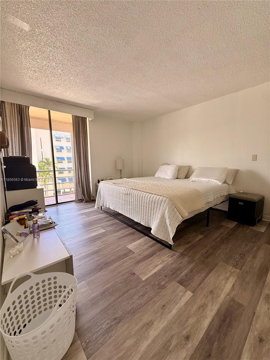 CARLTON BAY CONDO - Residential