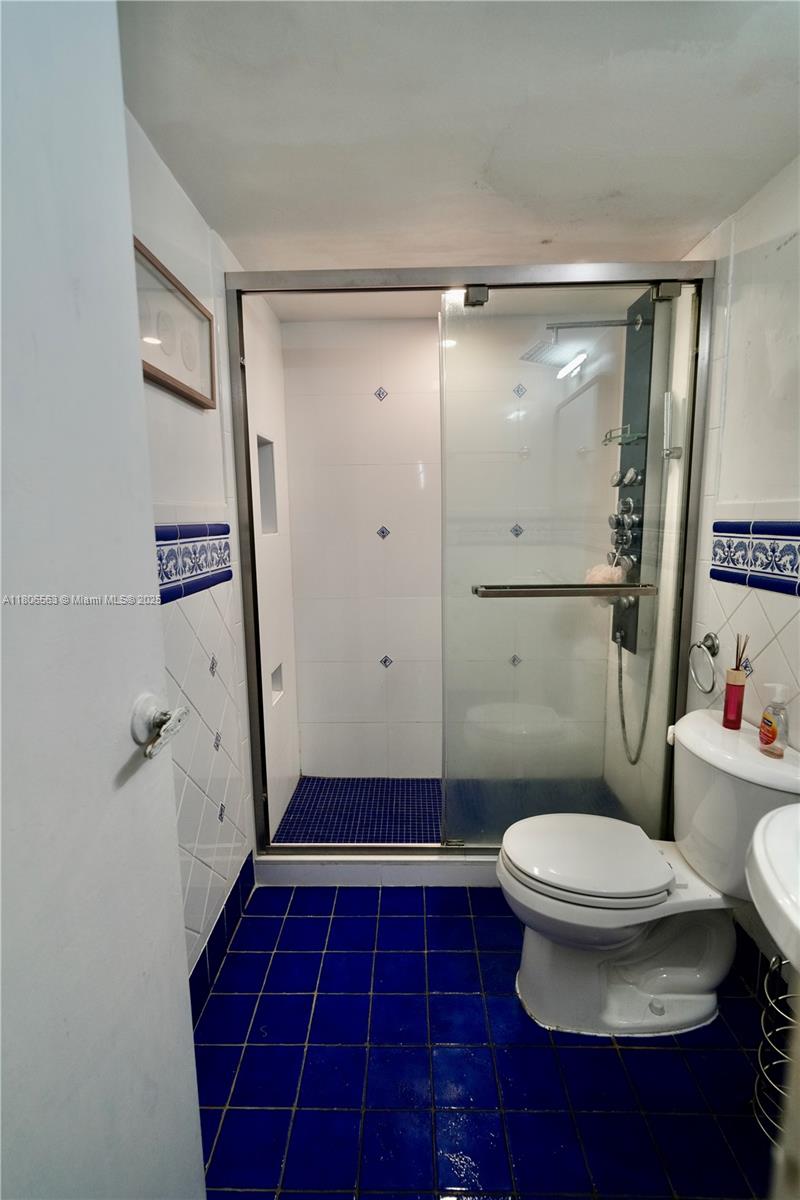 CARLTON BAY CONDO - Residential