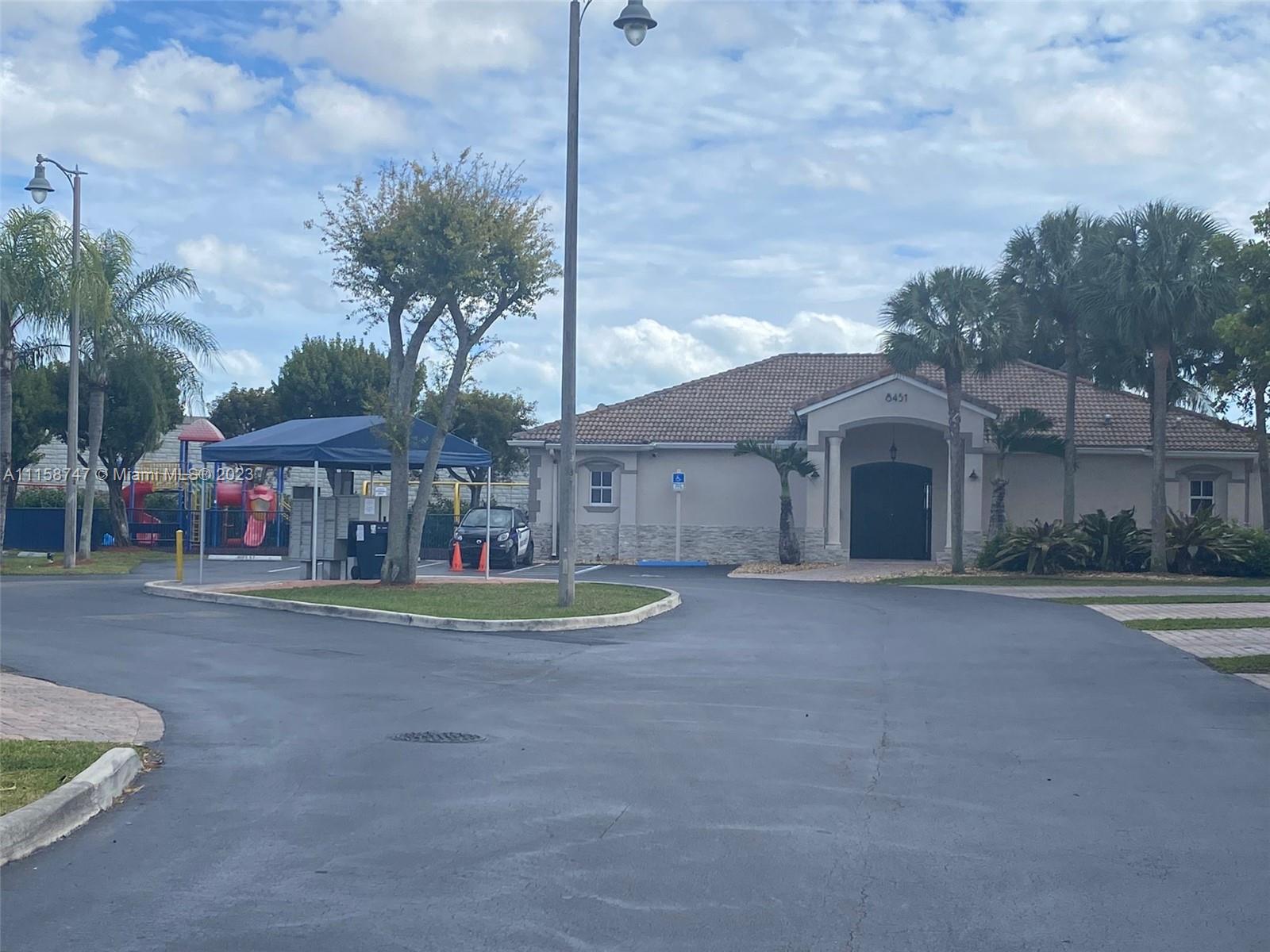 KENDALL VILLAGE TOWNVILLA - Residential