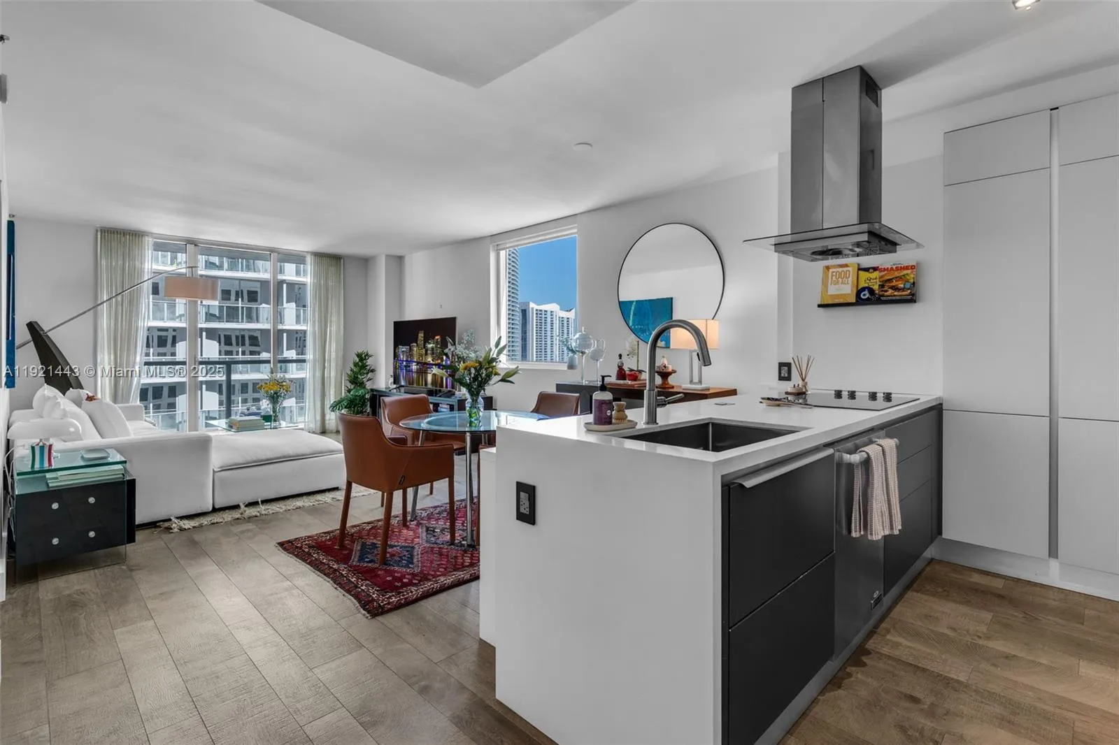 Miami, Florida 33131, United States, 2 Bedrooms Bedrooms, ,2 BathroomsBathrooms,Residential,Active,248923