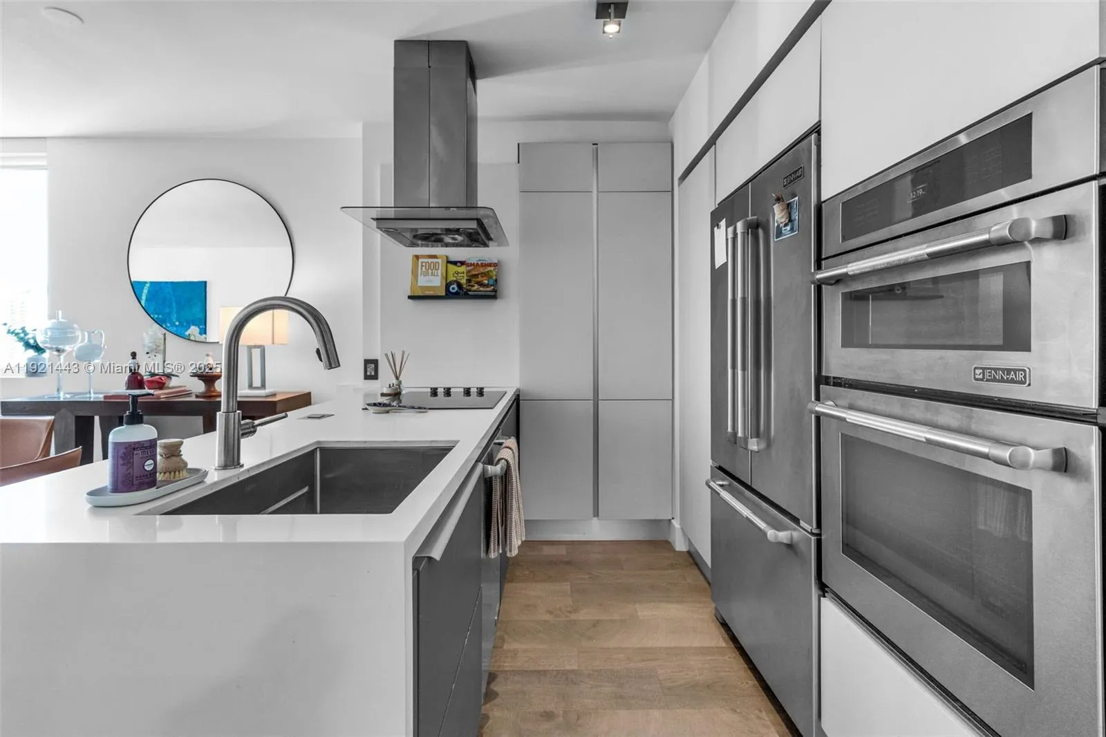 Miami, Florida 33131, United States, 2 Bedrooms Bedrooms, ,2 BathroomsBathrooms,Residential,Active,248923