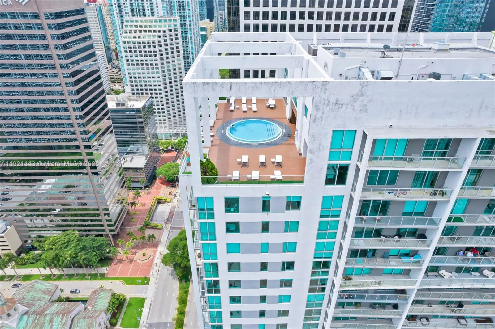 Miami, Florida 33131, United States, 2 Bedrooms Bedrooms, ,2 BathroomsBathrooms,Residential,Active,248923