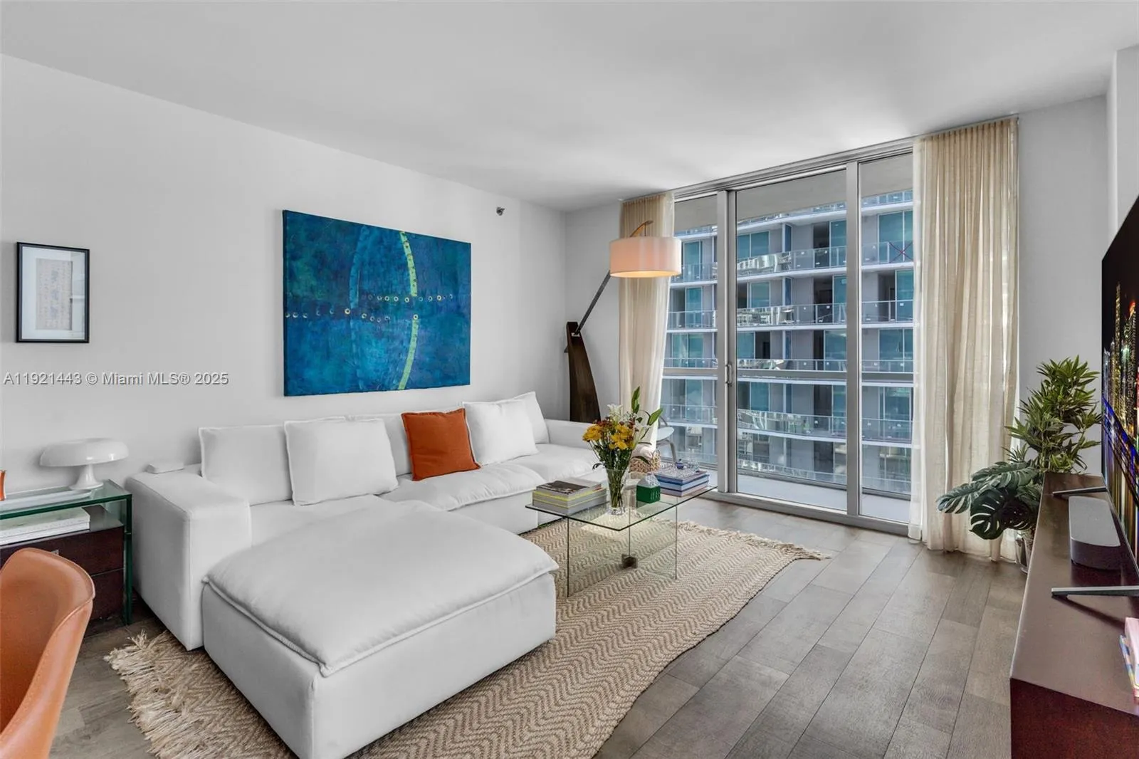 Miami, Florida 33131, United States, 2 Bedrooms Bedrooms, ,2 BathroomsBathrooms,Residential,Active,248923