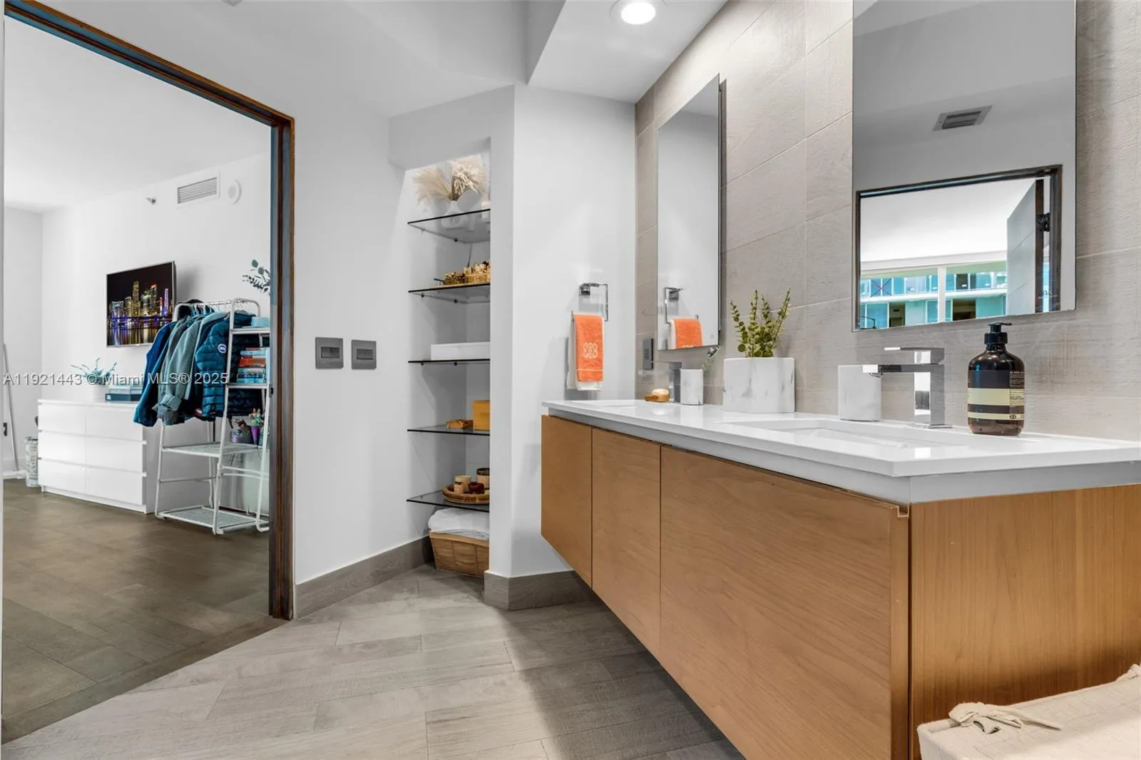 Miami, Florida 33131, United States, 2 Bedrooms Bedrooms, ,2 BathroomsBathrooms,Residential,Active,248923