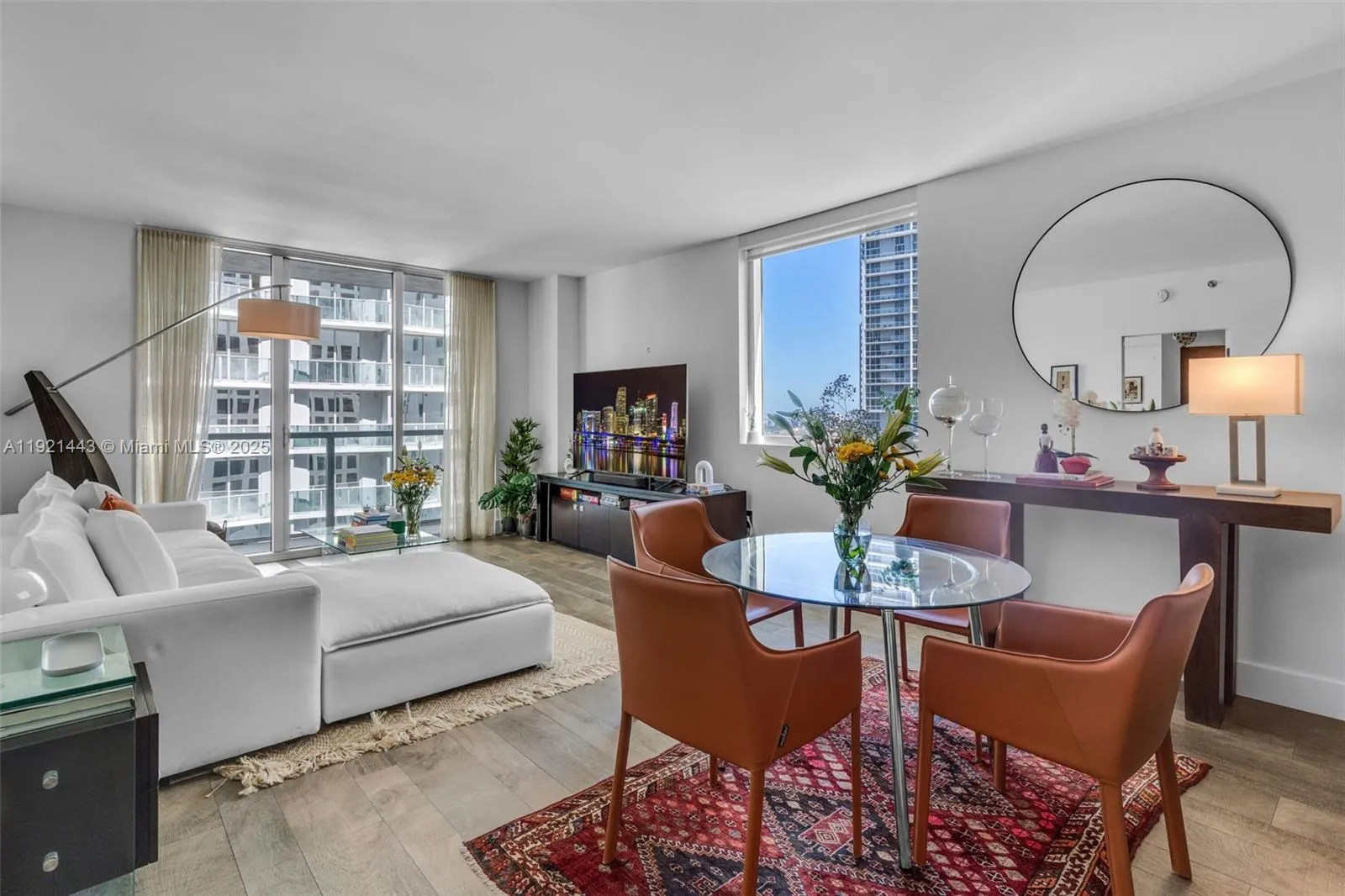 Miami, Florida 33131, United States, 2 Bedrooms Bedrooms, ,2 BathroomsBathrooms,Residential,Active,248923